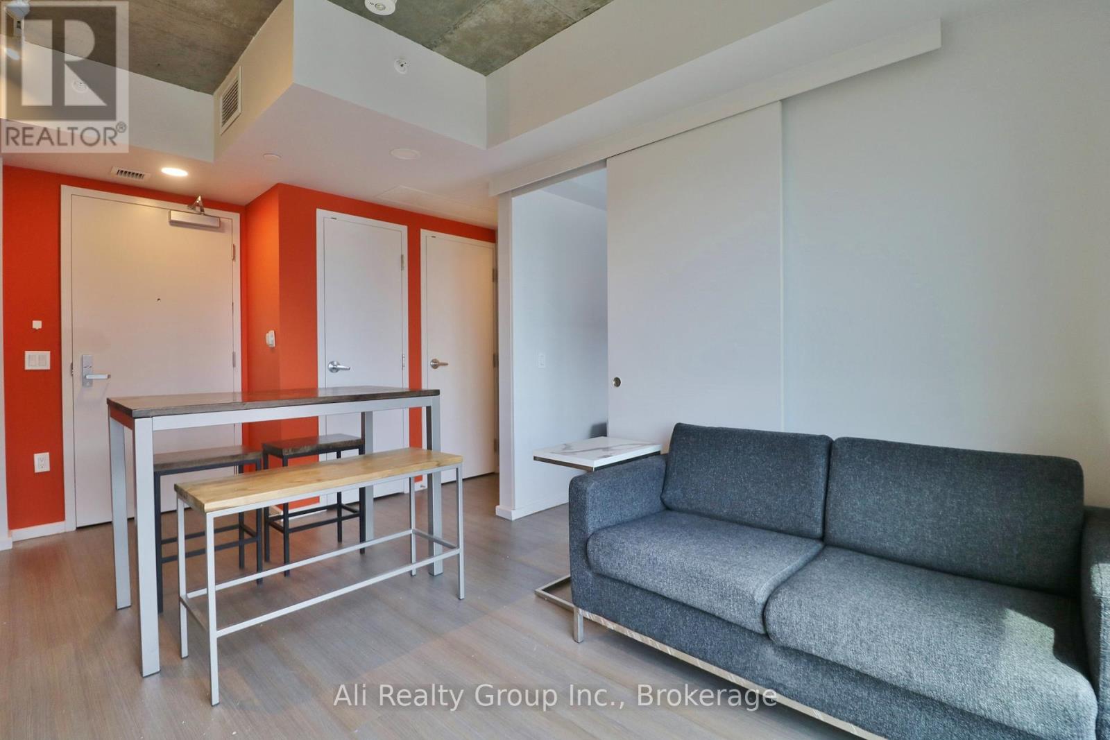 816 - 105 Champagne Avenue S