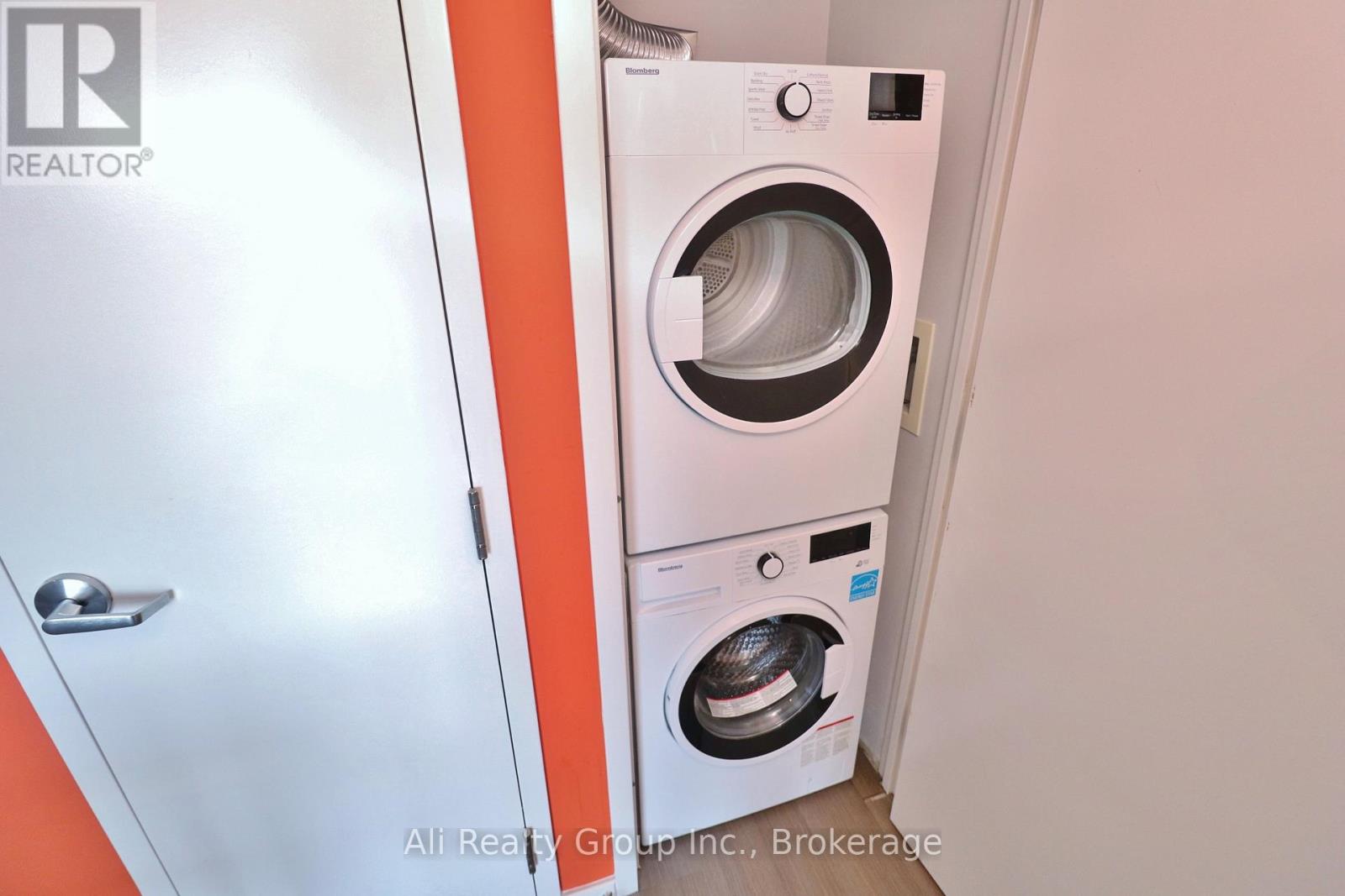 816 - 105 Champagne Avenue S