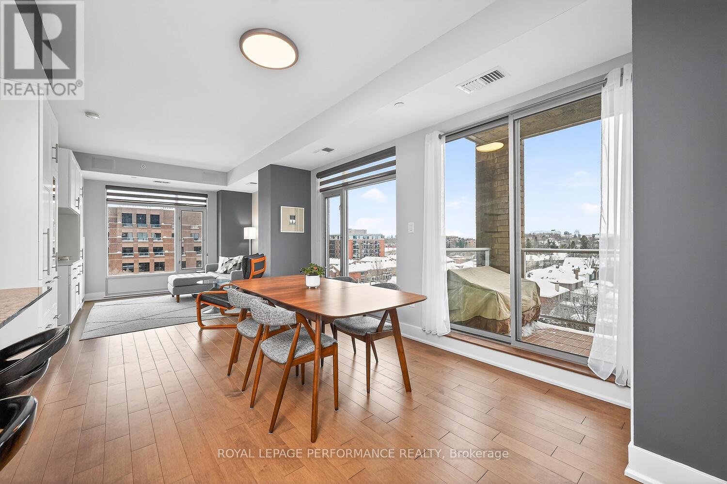 801 - 100 Champagne Avenue S