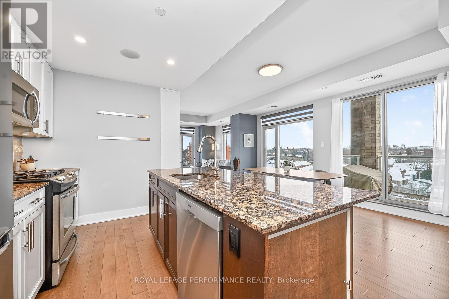 801 - 100 Champagne Avenue S