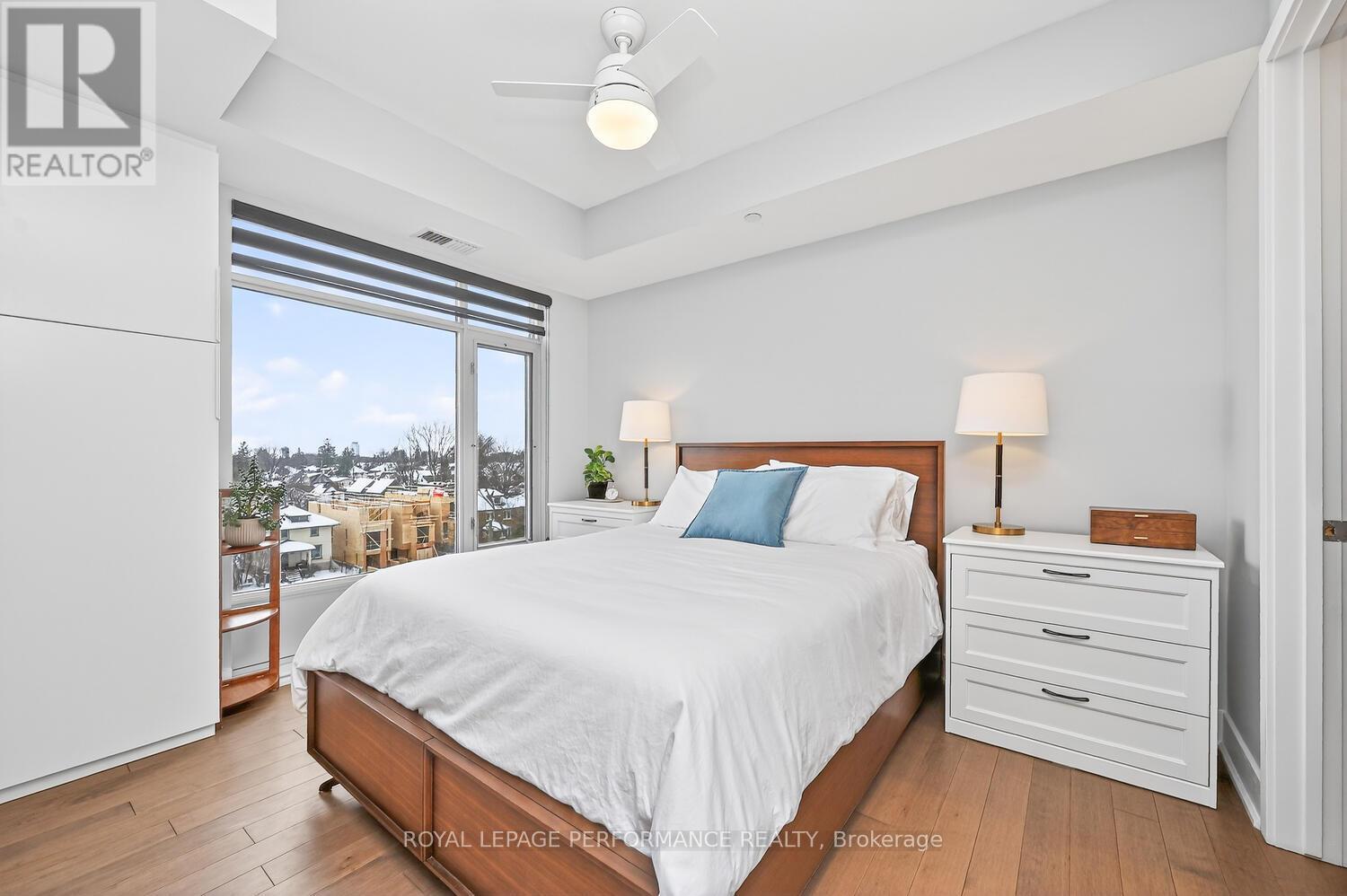 801 - 100 Champagne Avenue S