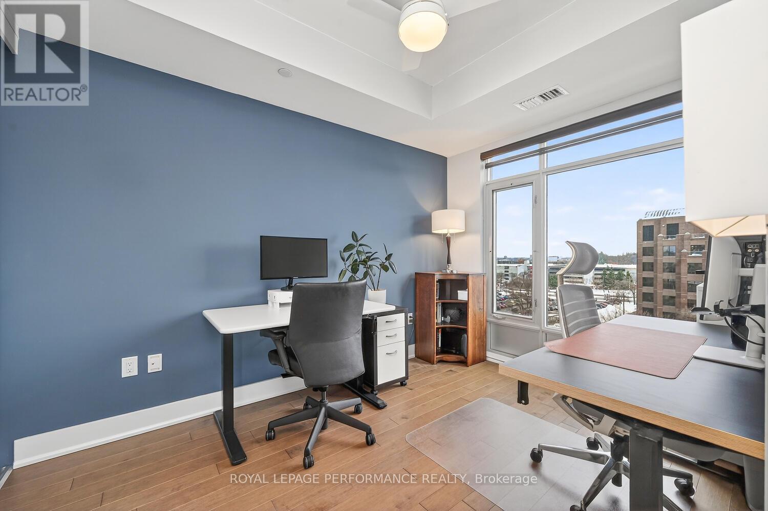 801 - 100 Champagne Avenue S