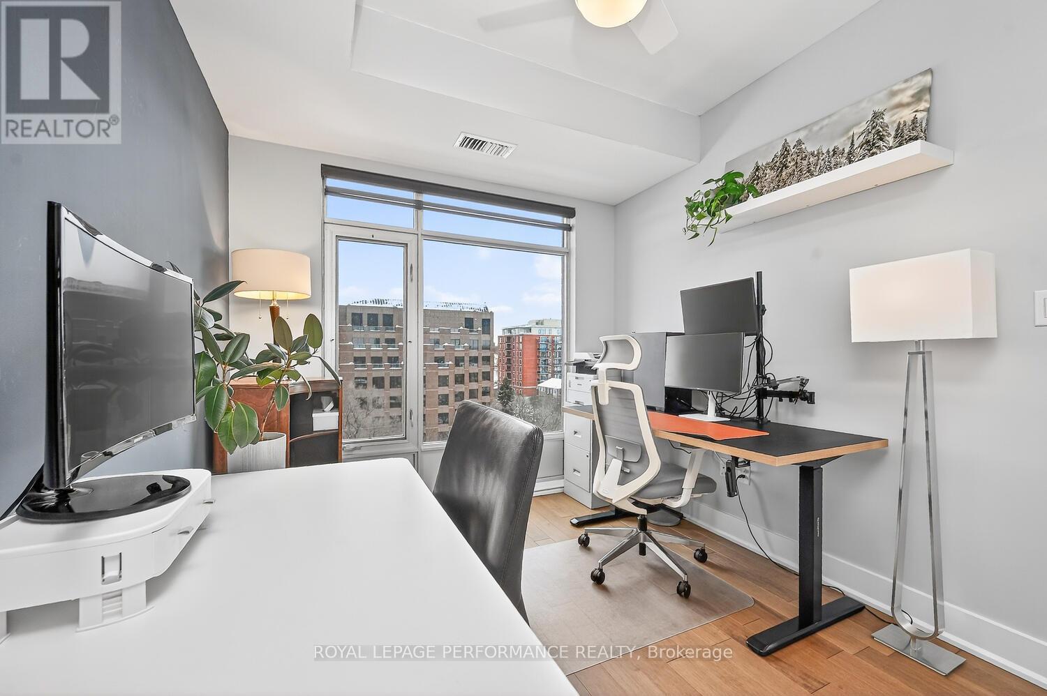 801 - 100 Champagne Avenue S