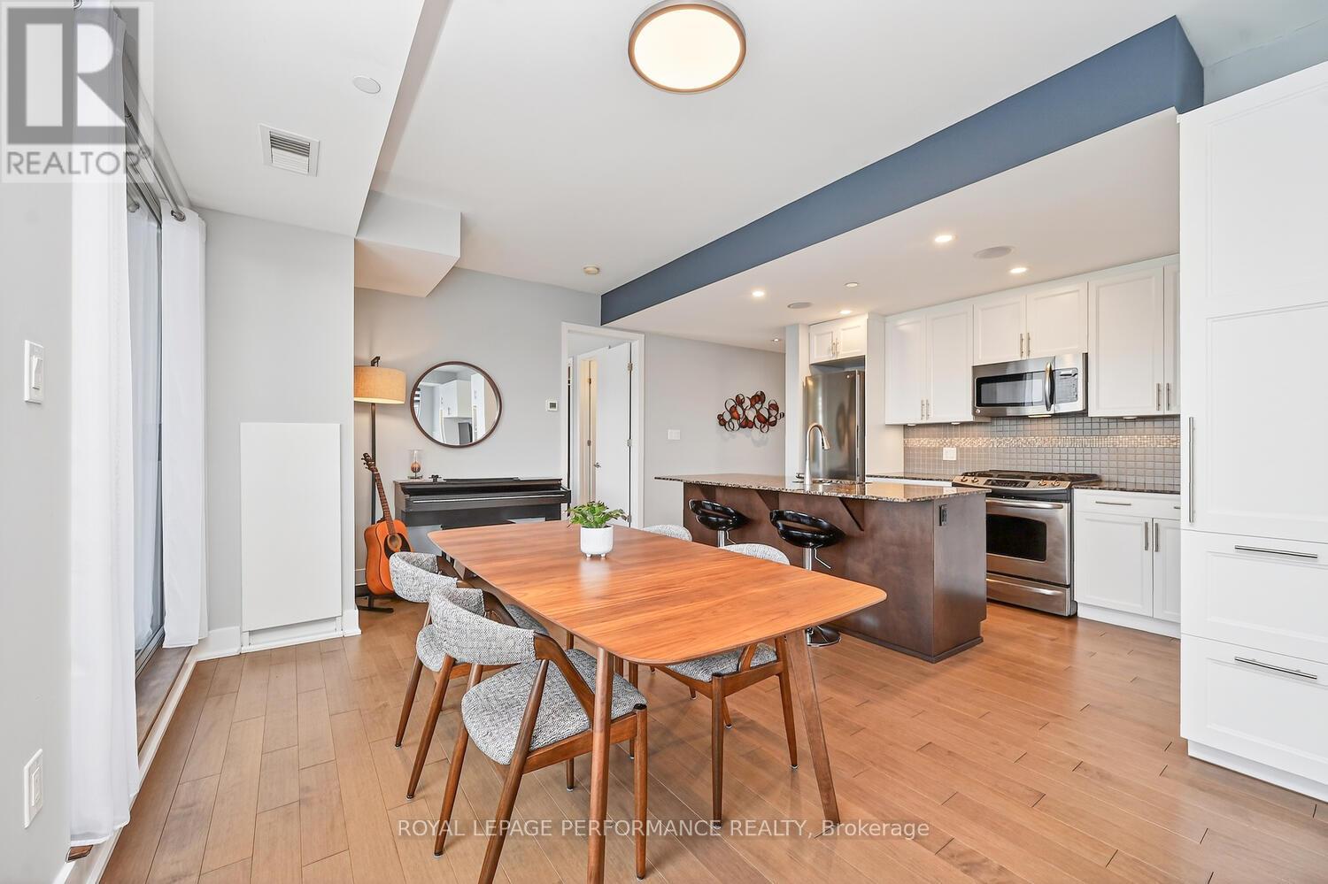 801 - 100 Champagne Avenue S