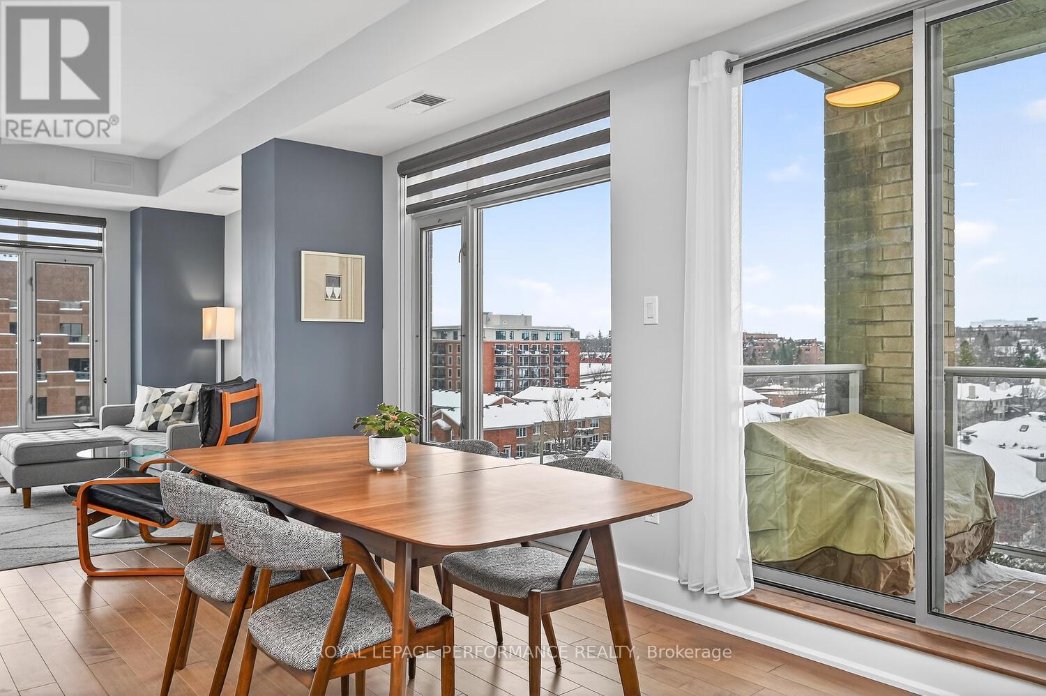 801 - 100 Champagne Avenue S