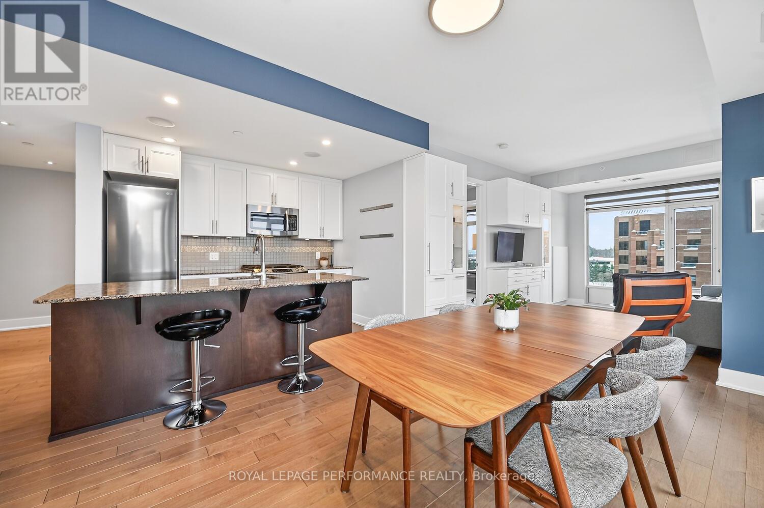 801 - 100 Champagne Avenue S