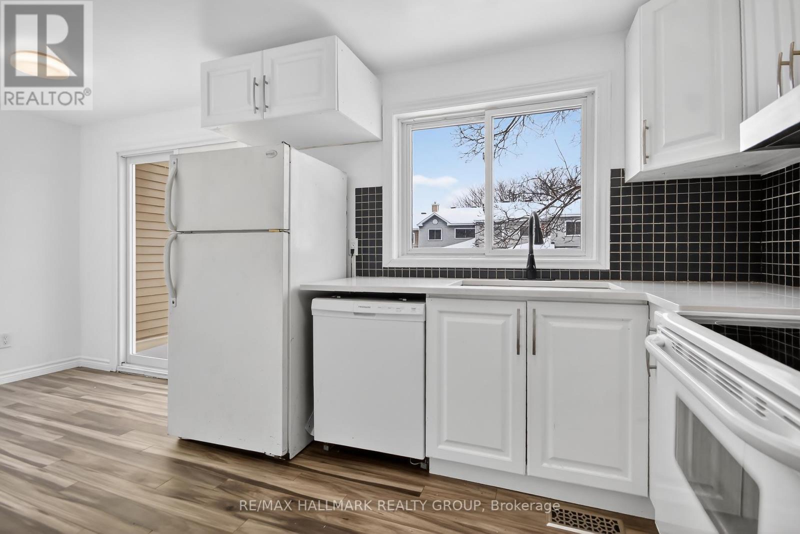 7 - 86 Esterlawn Private