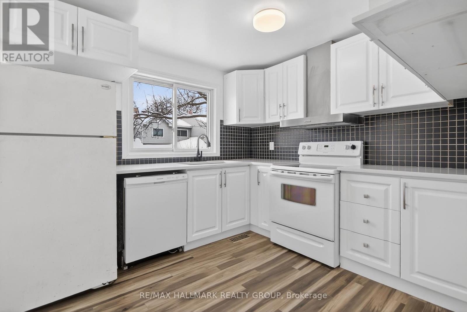 7 - 86 Esterlawn Private