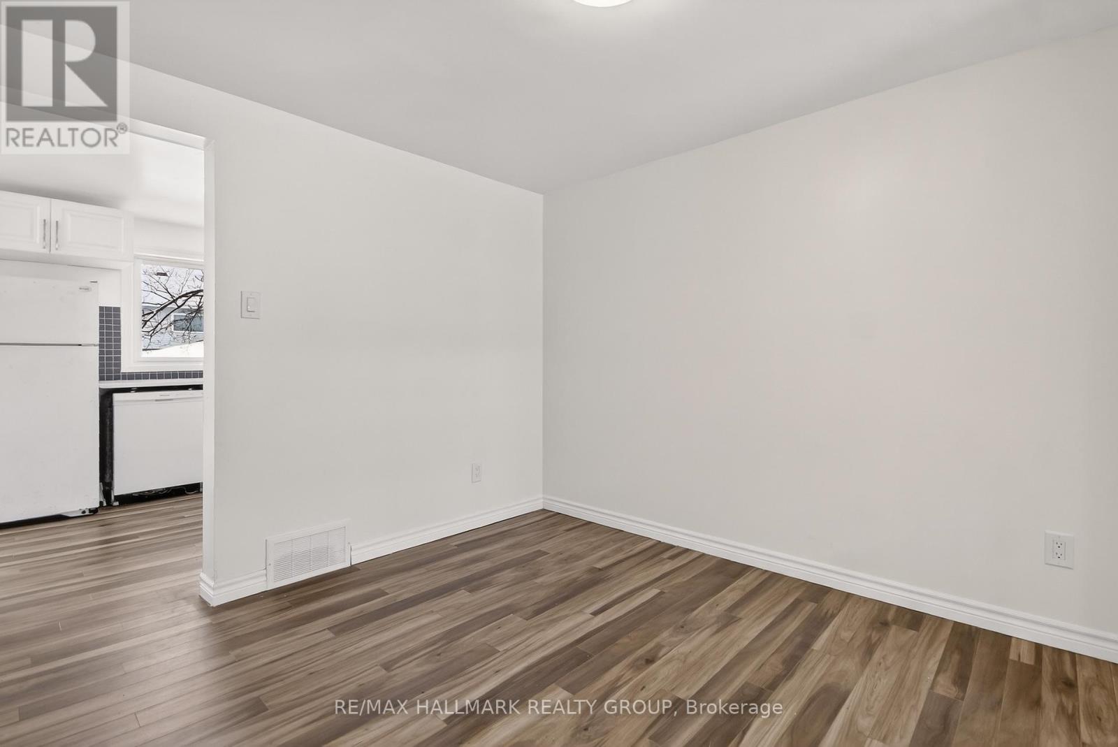 7 - 86 Esterlawn Private