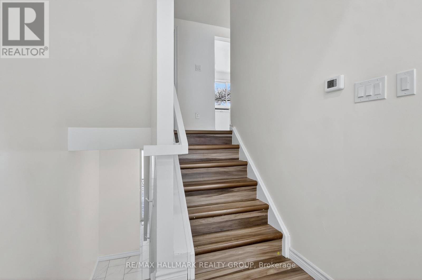 7 - 86 Esterlawn Private