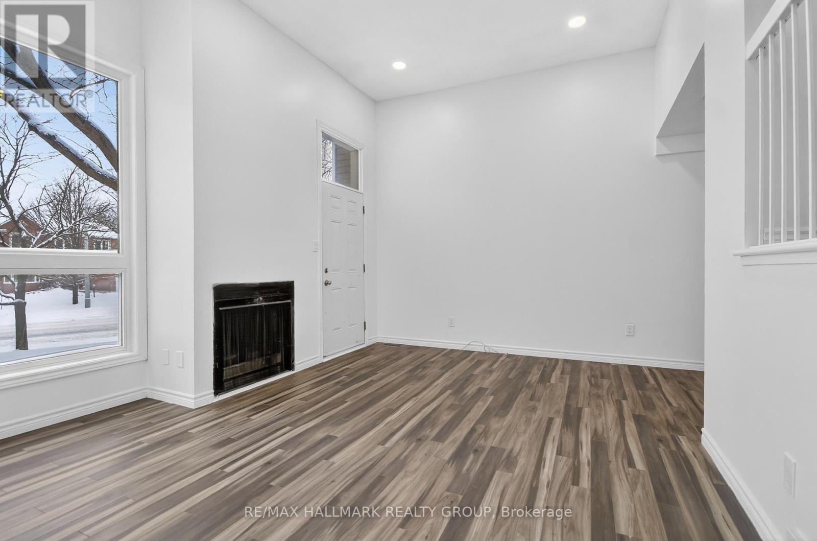 7 - 86 Esterlawn Private