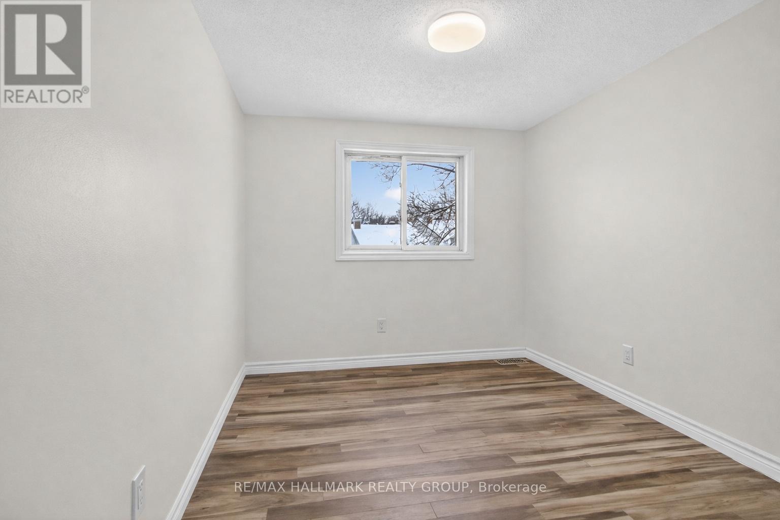 7 - 86 Esterlawn Private