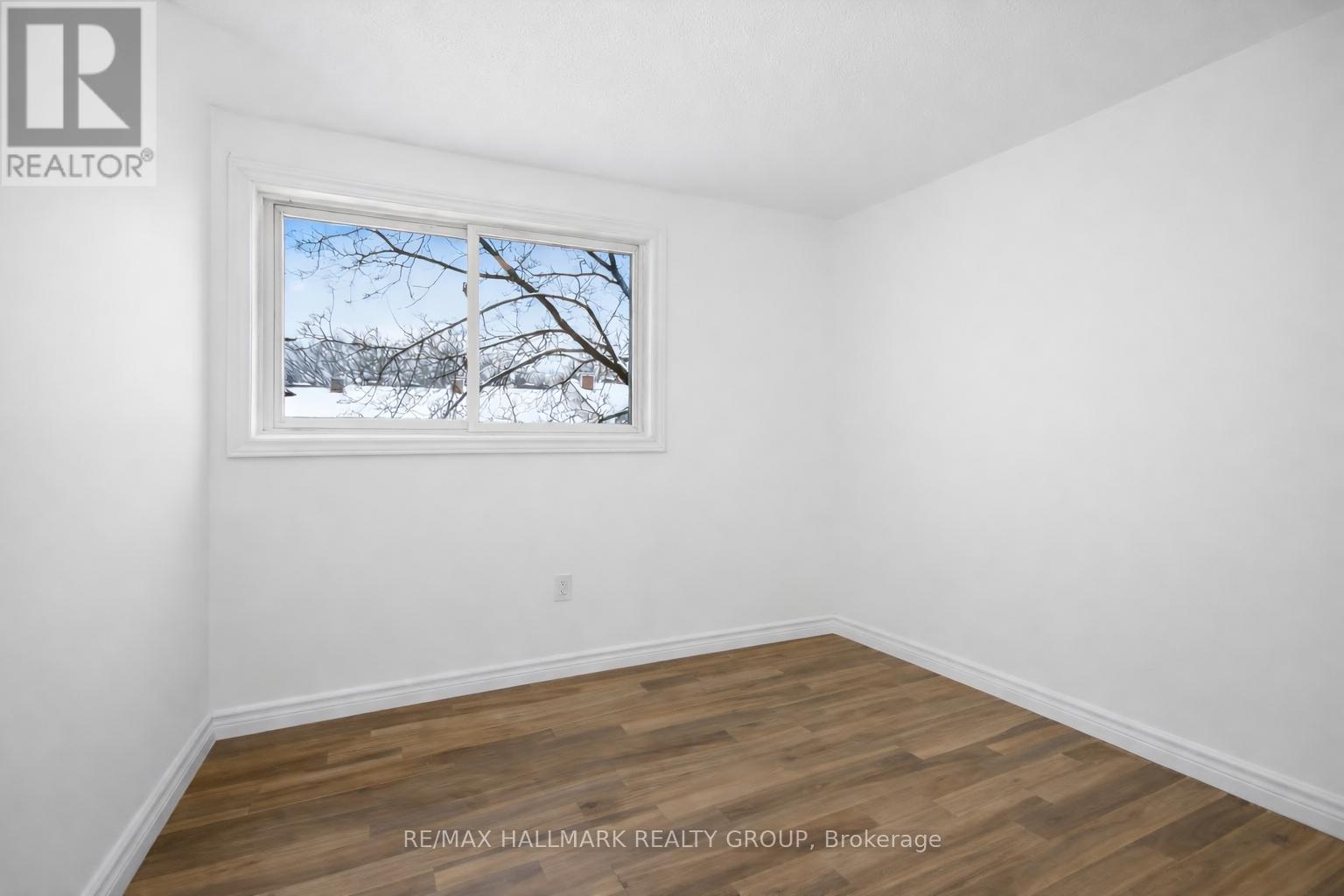 7 - 86 Esterlawn Private