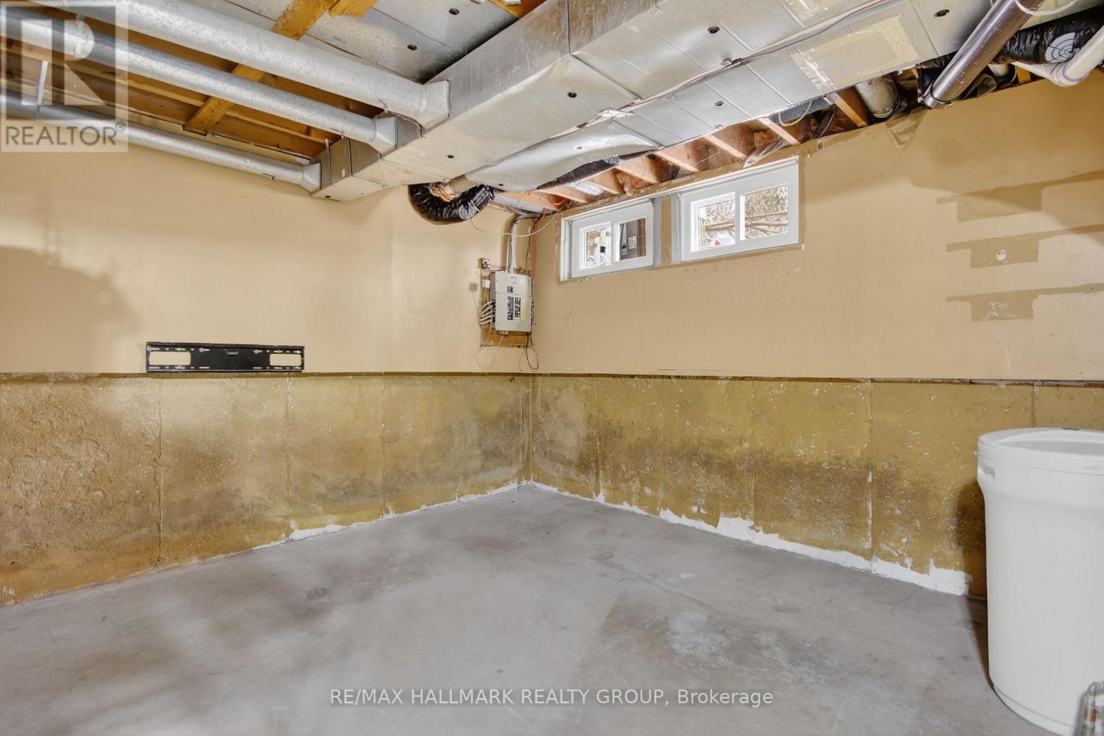 7 - 86 Esterlawn Private