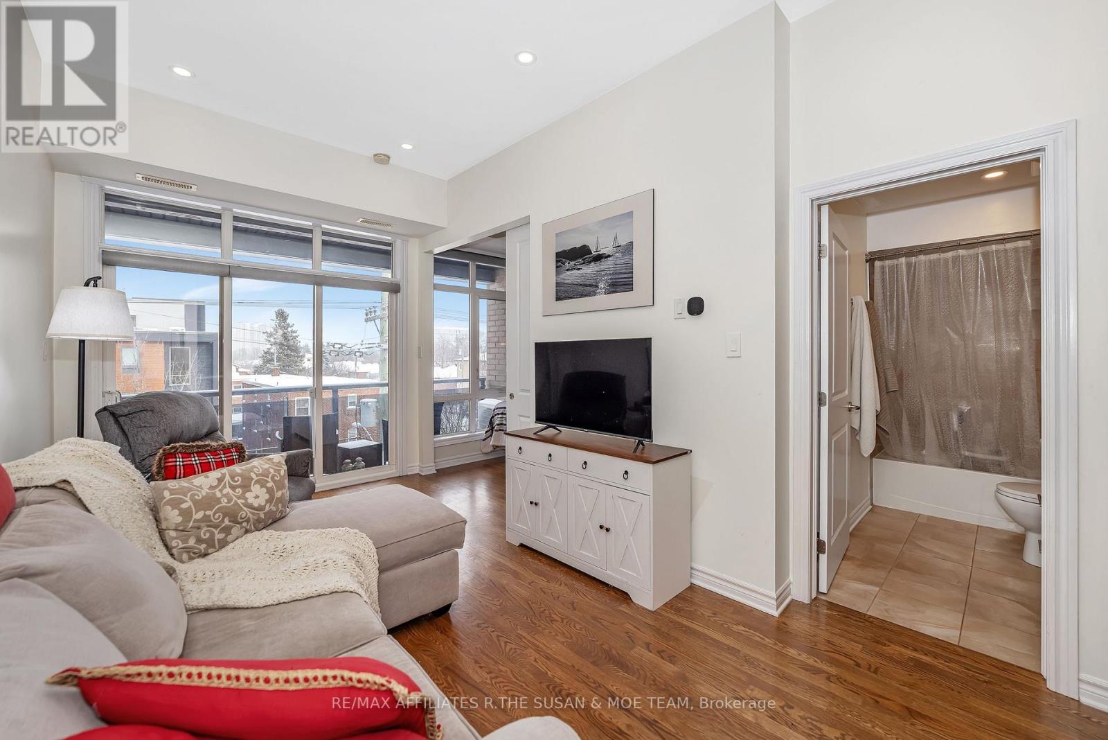 308 - 682 Churchill Avenue N