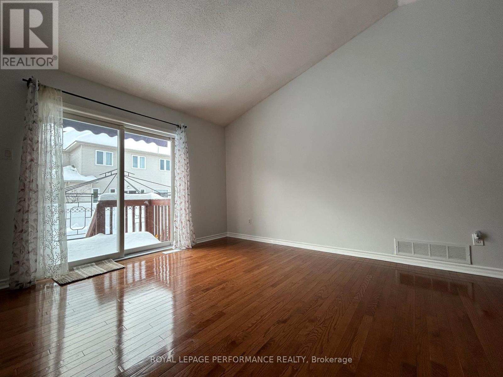 106 Mosswood Court W