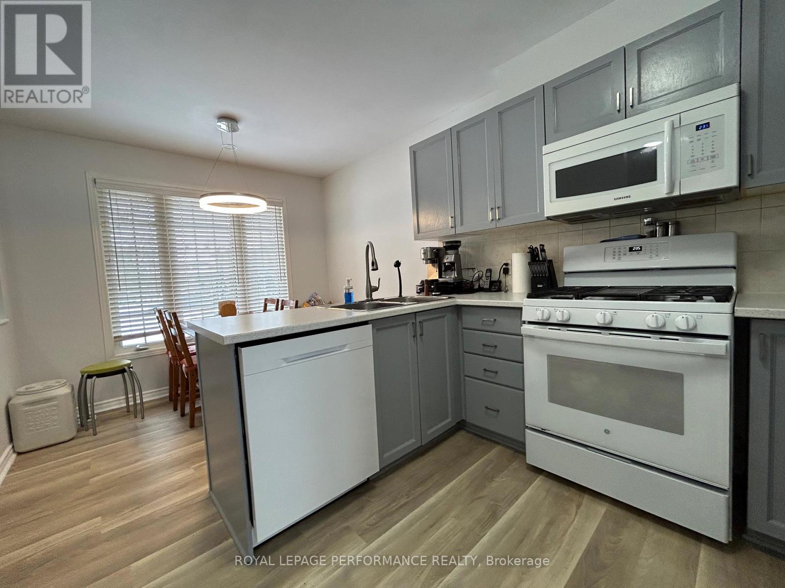 106 Mosswood Court W