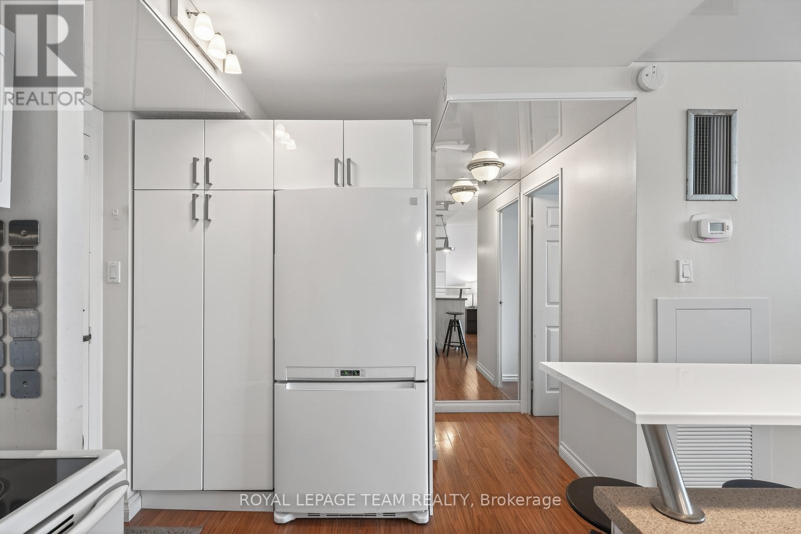 809 - 530 Laurier Avenue W