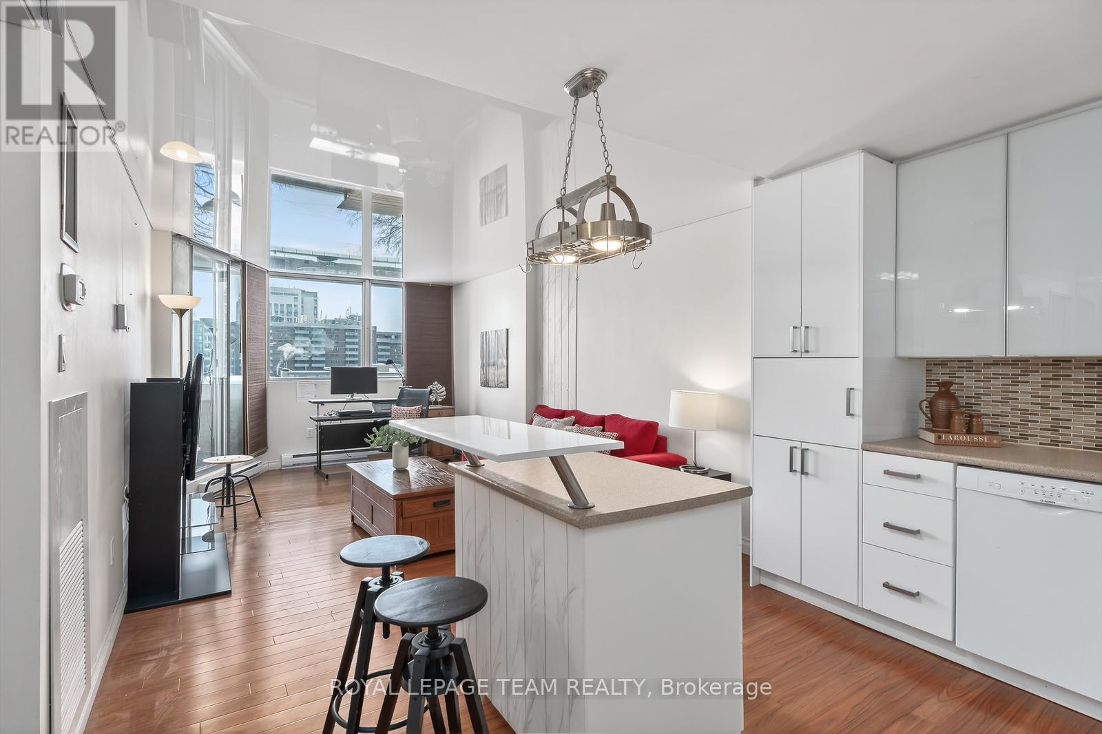 809 - 530 Laurier Avenue W