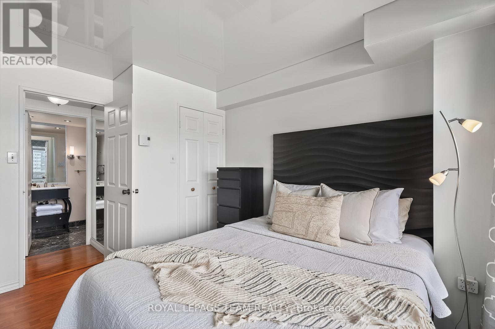 809 - 530 Laurier Avenue W