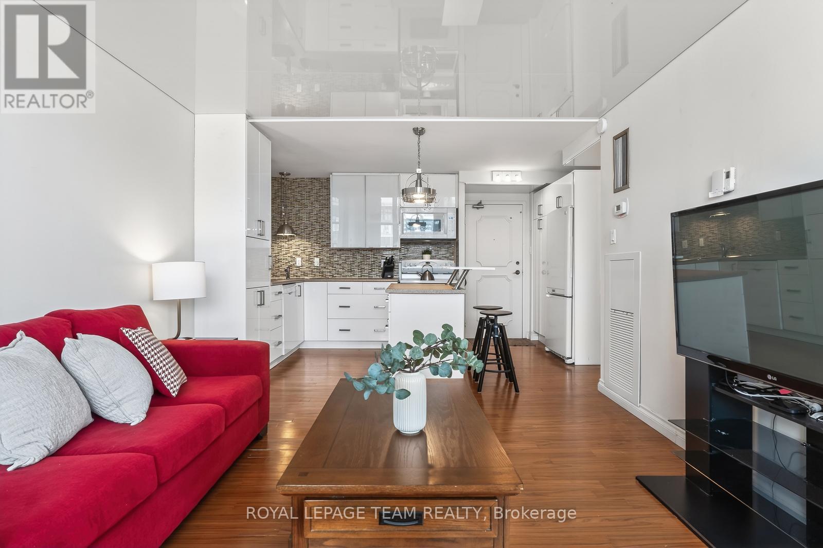 809 - 530 Laurier Avenue W