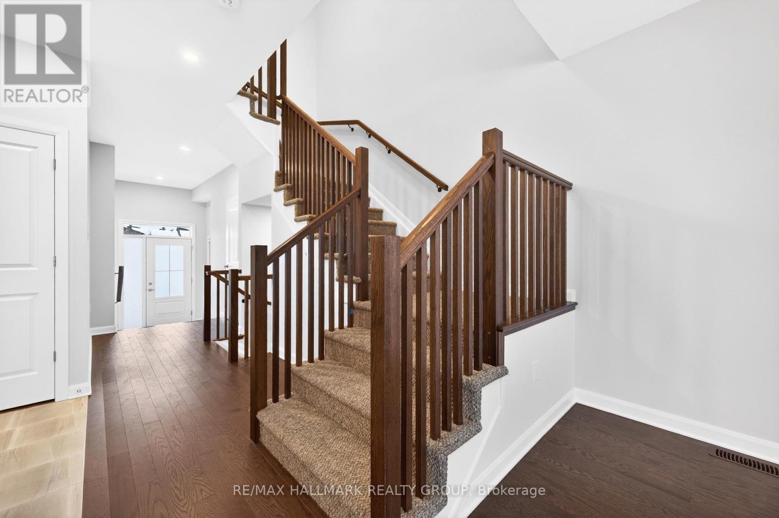 887 Eileen Vollick Crescent