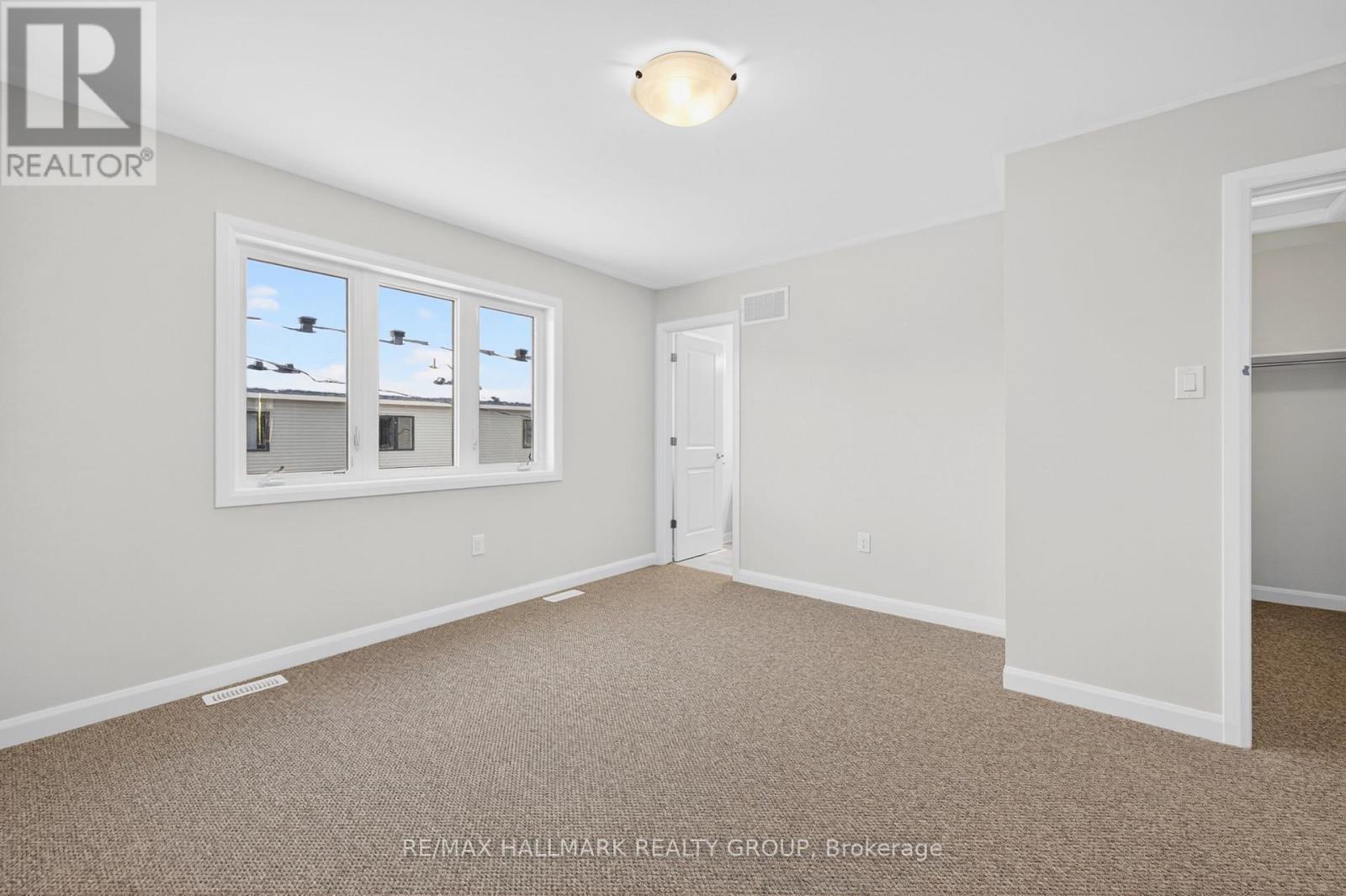 887 Eileen Vollick Crescent