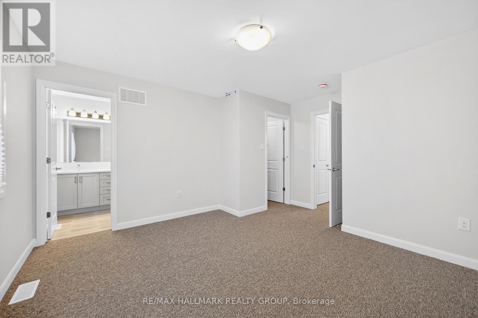 887 Eileen Vollick Crescent