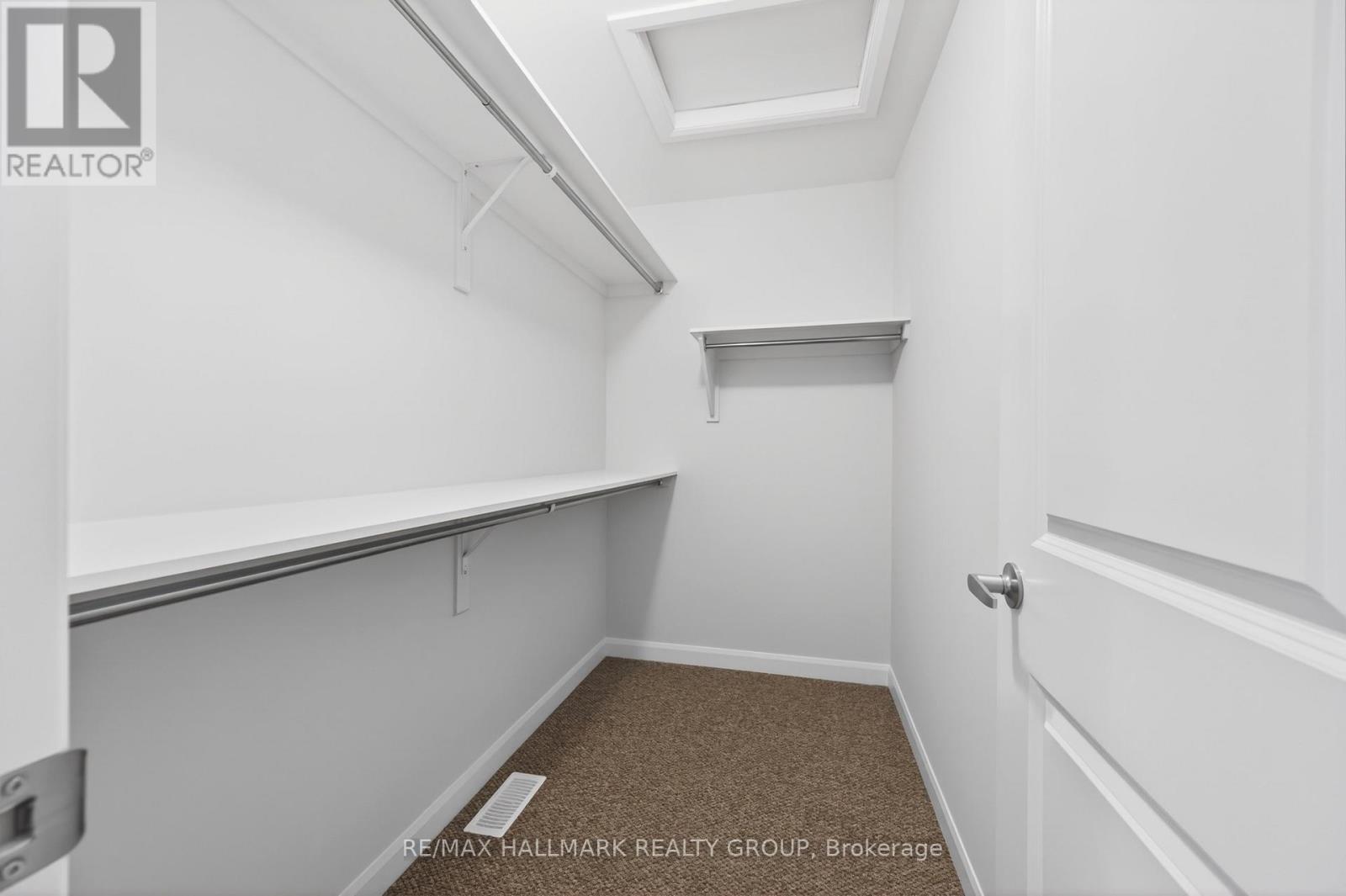 887 Eileen Vollick Crescent