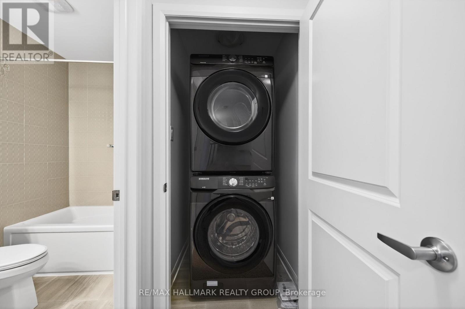 887 Eileen Vollick Crescent