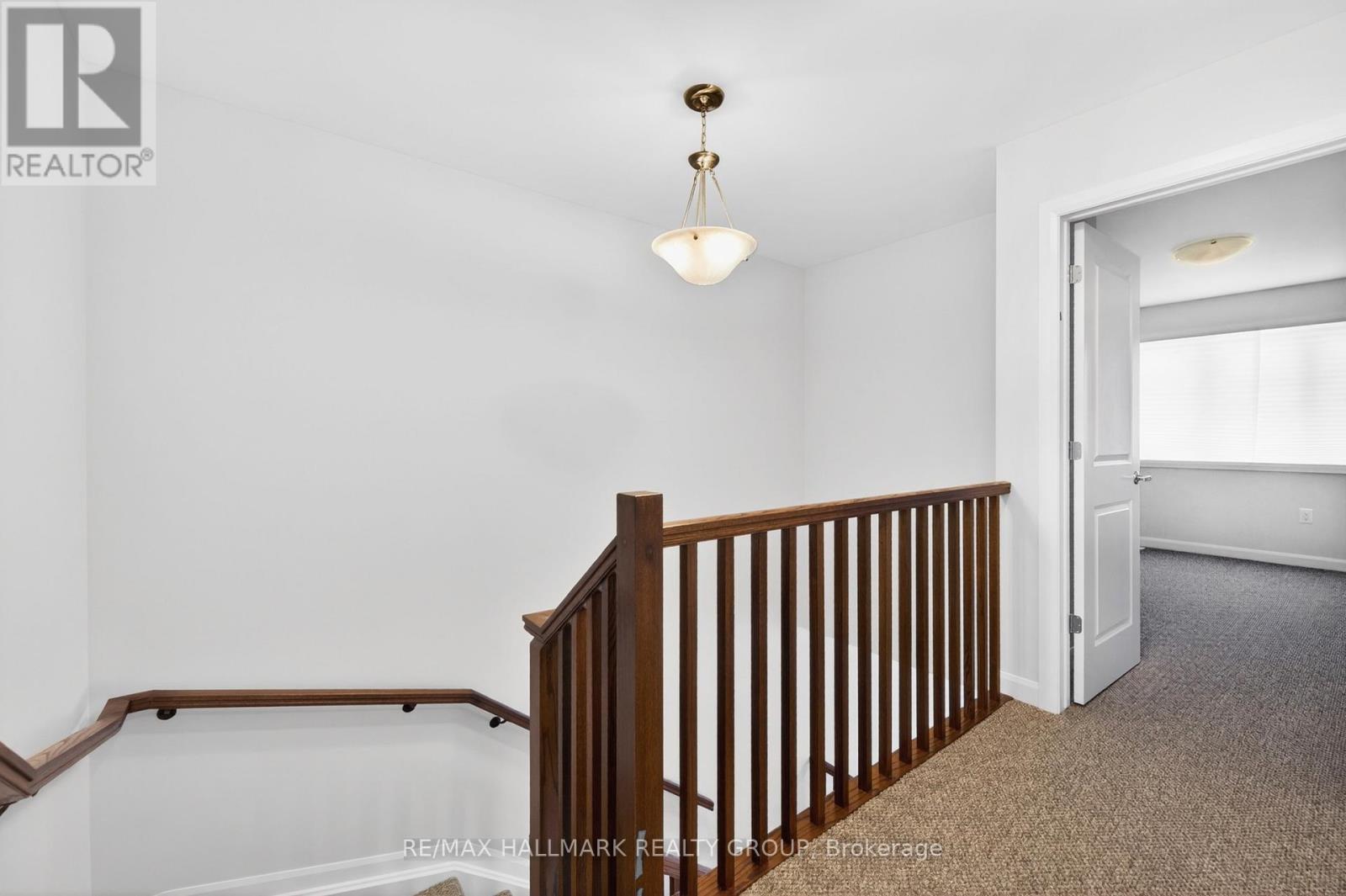 887 Eileen Vollick Crescent