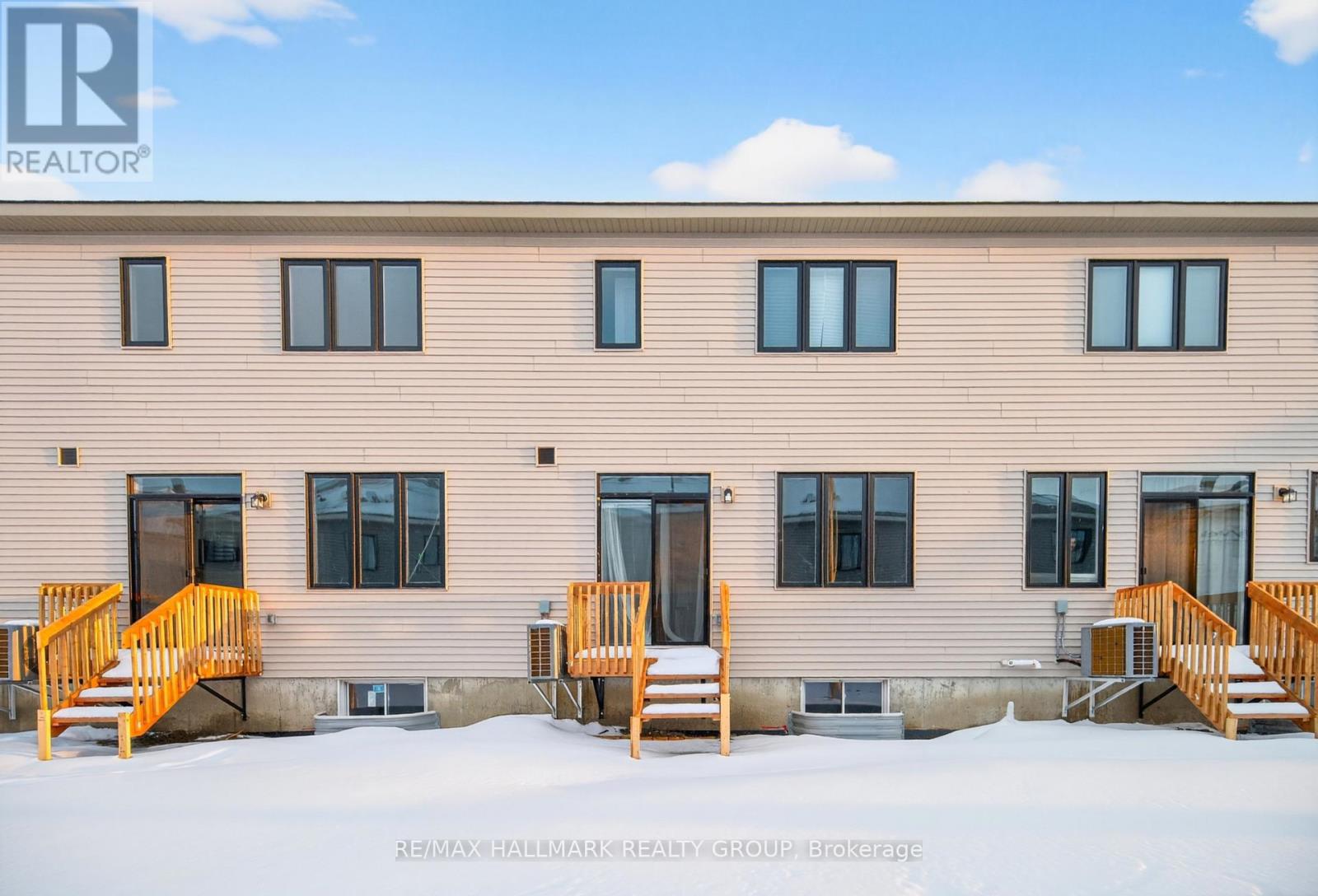 887 Eileen Vollick Crescent