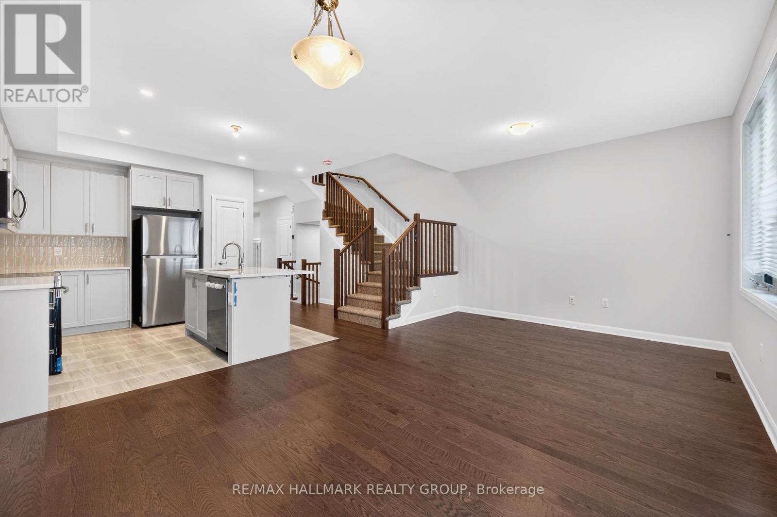 887 Eileen Vollick Crescent