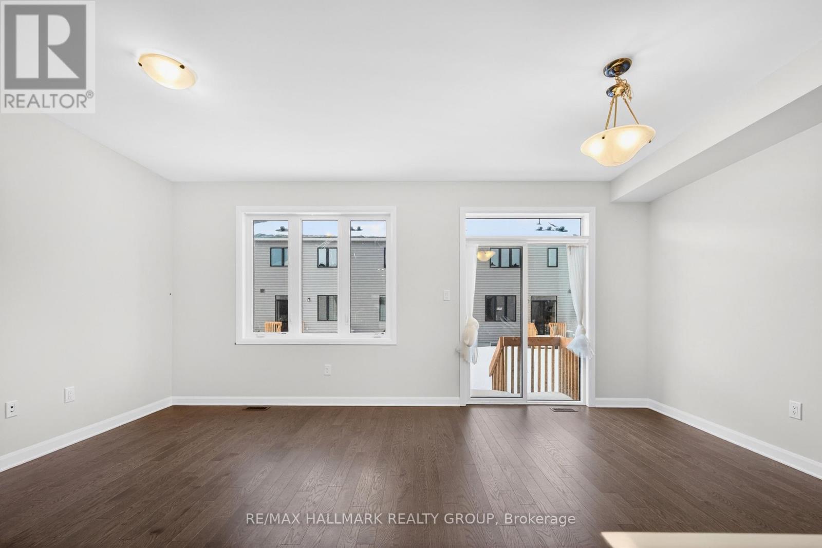 887 Eileen Vollick Crescent