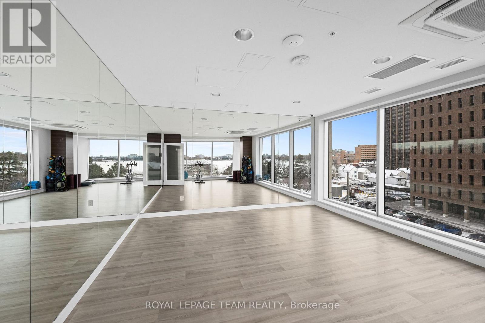 906 - 805 Carling Avenue