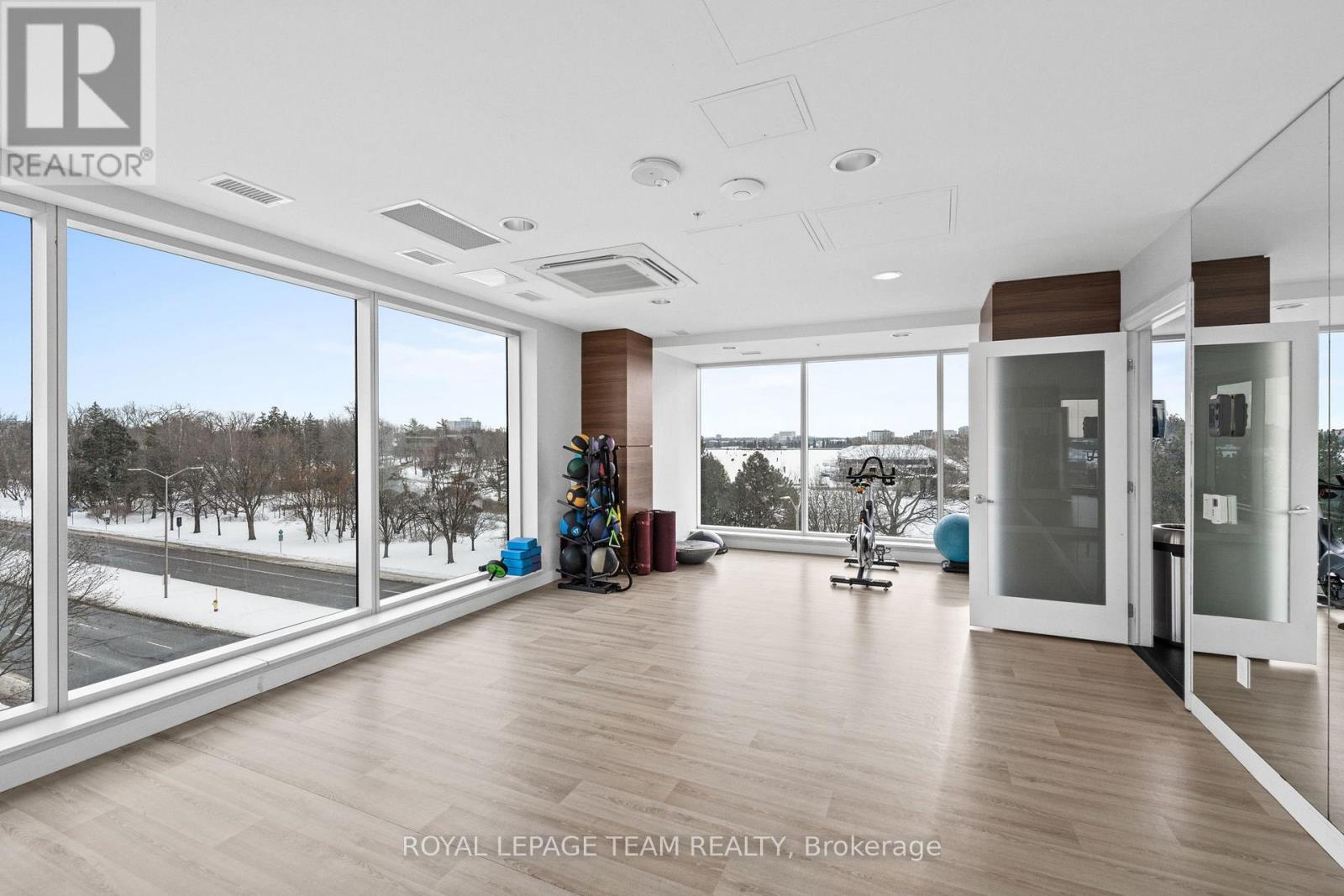 906 - 805 Carling Avenue