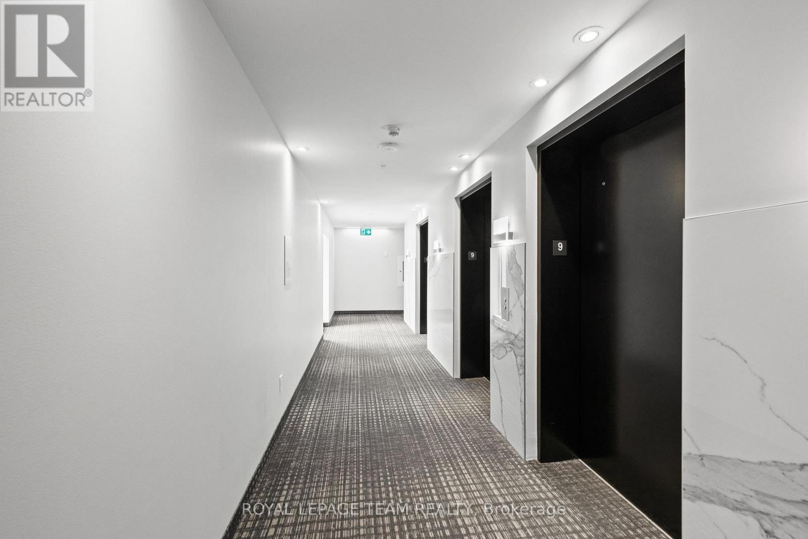 906 - 805 Carling Avenue