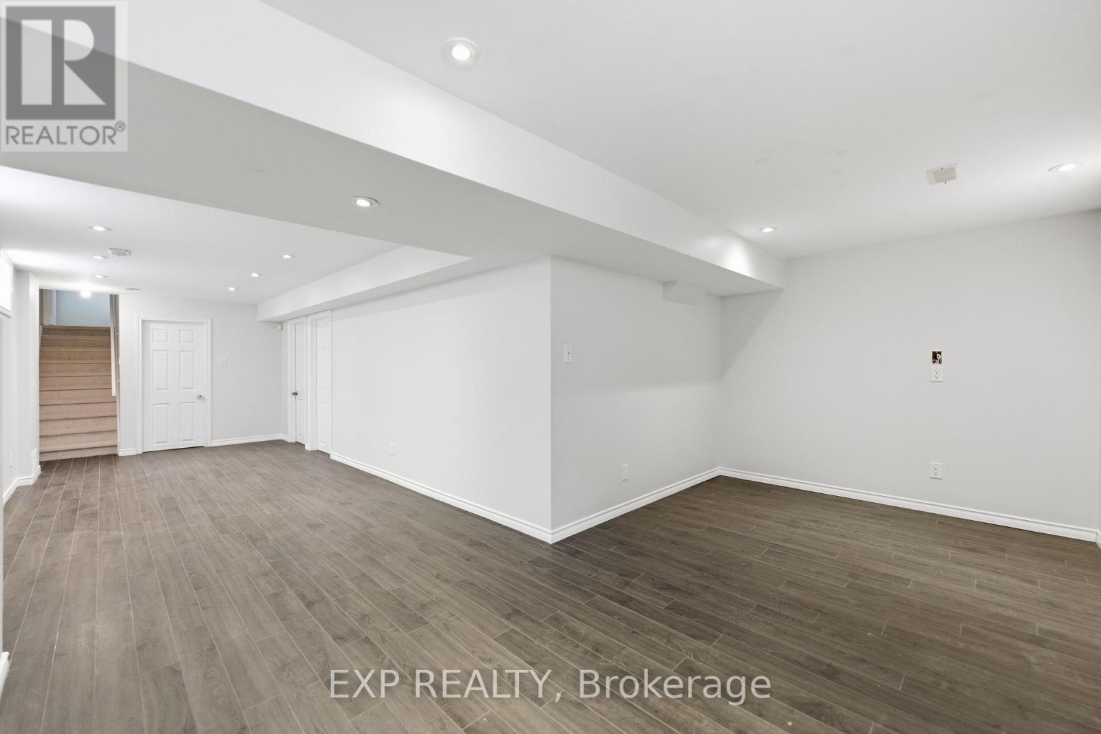 30 Fieldberry Private