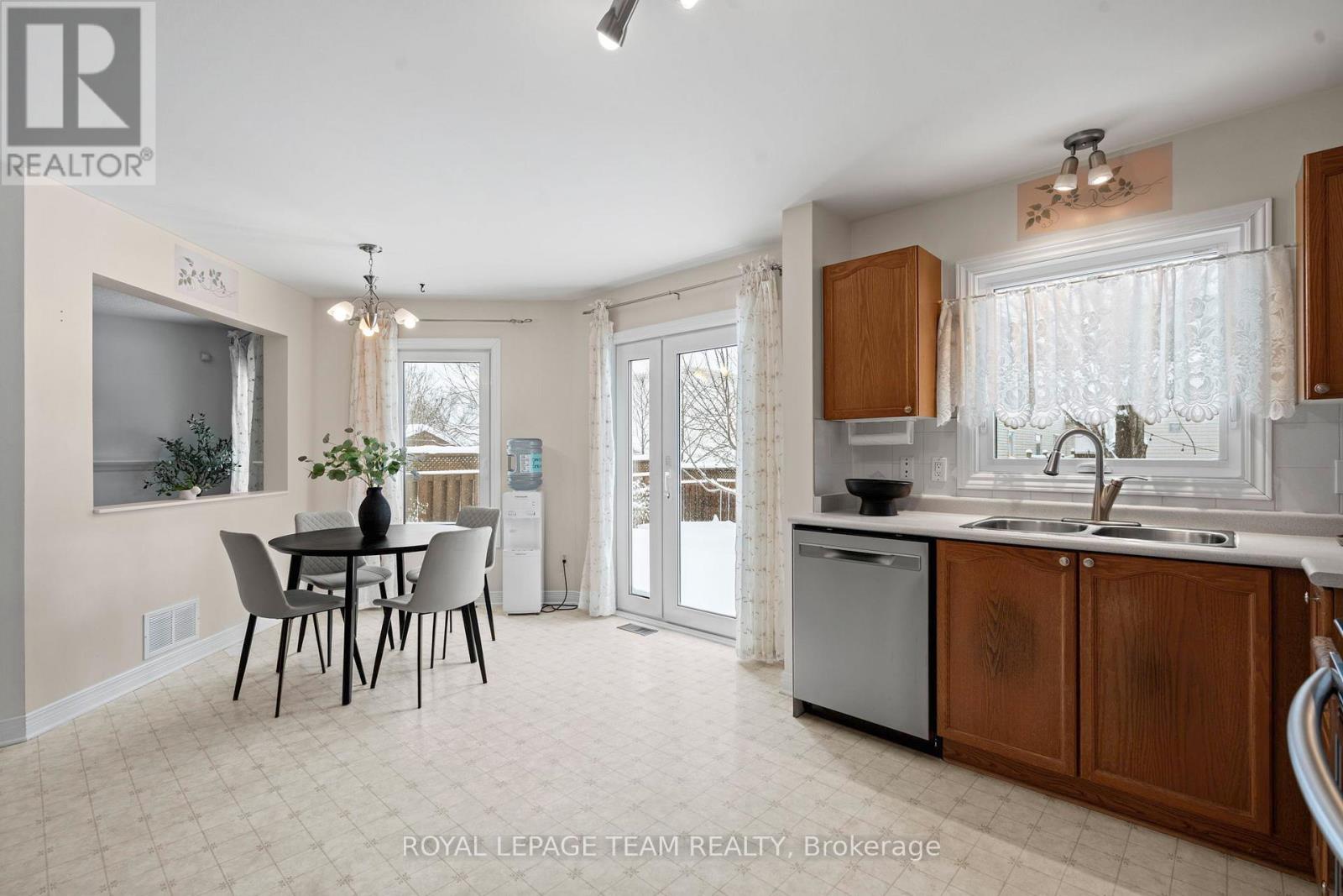 27 Avonmore Crescent