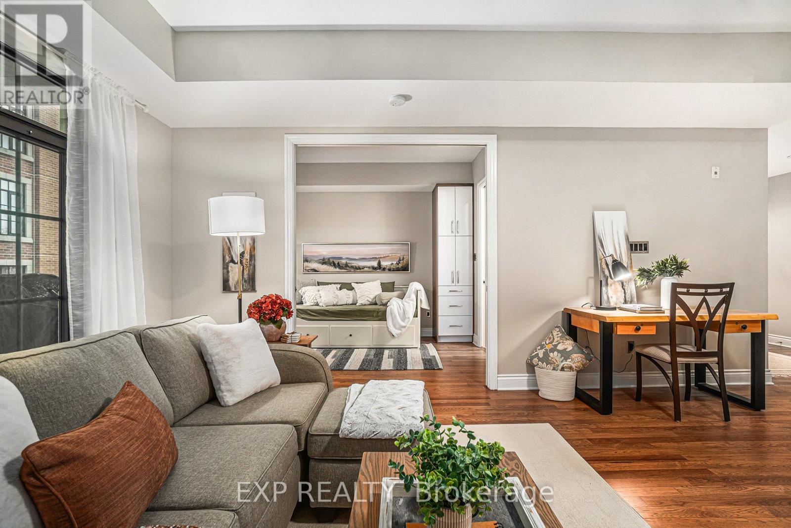 403 - 327 Breezehill Avenue S