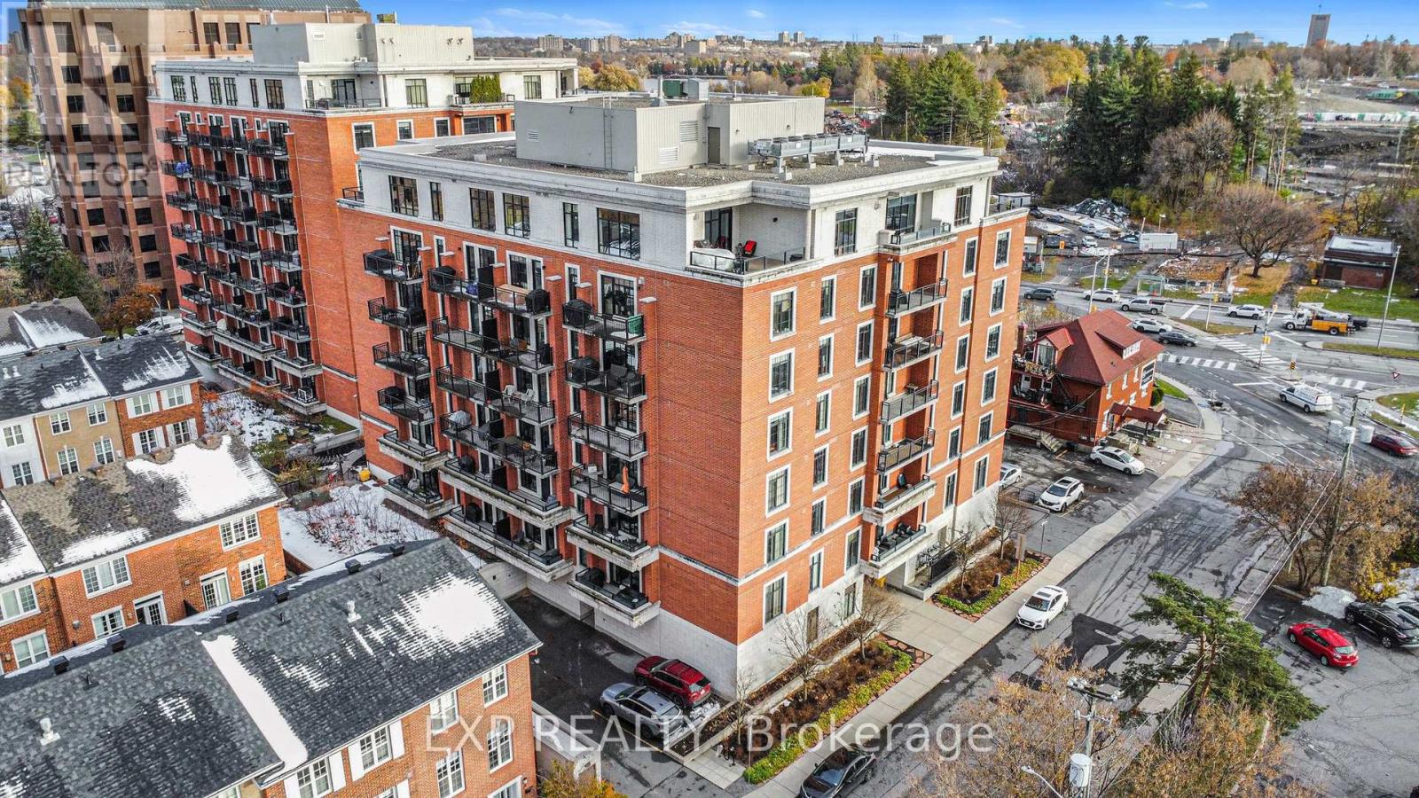 403 - 327 Breezehill Avenue S