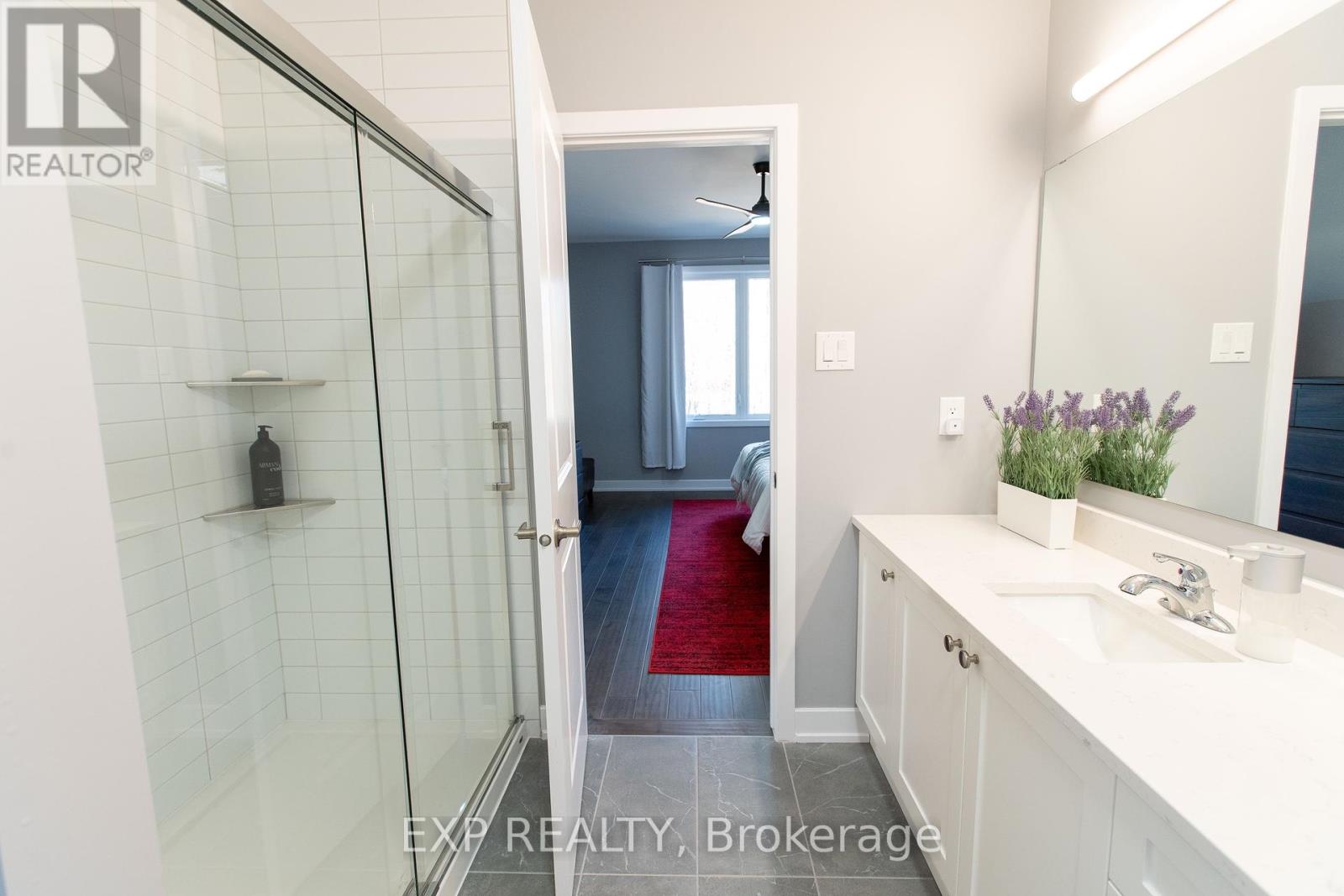 111 Frank Fisher Crescent