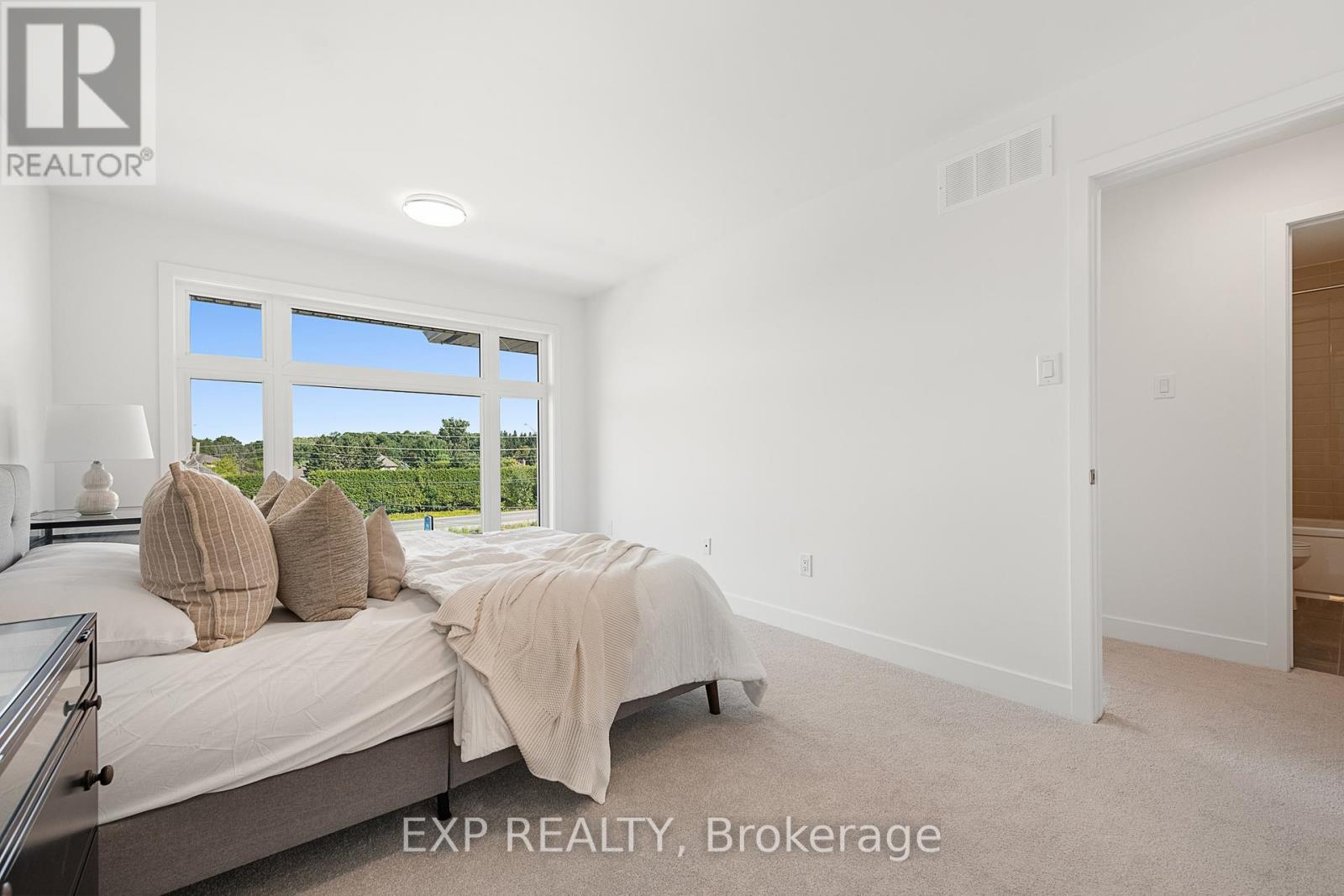 1005 Silhouette Private