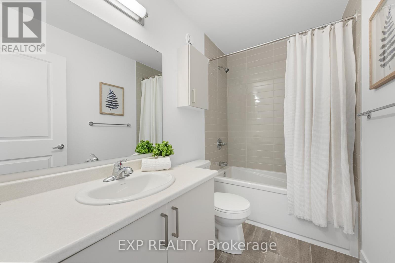 1005 Silhouette Private