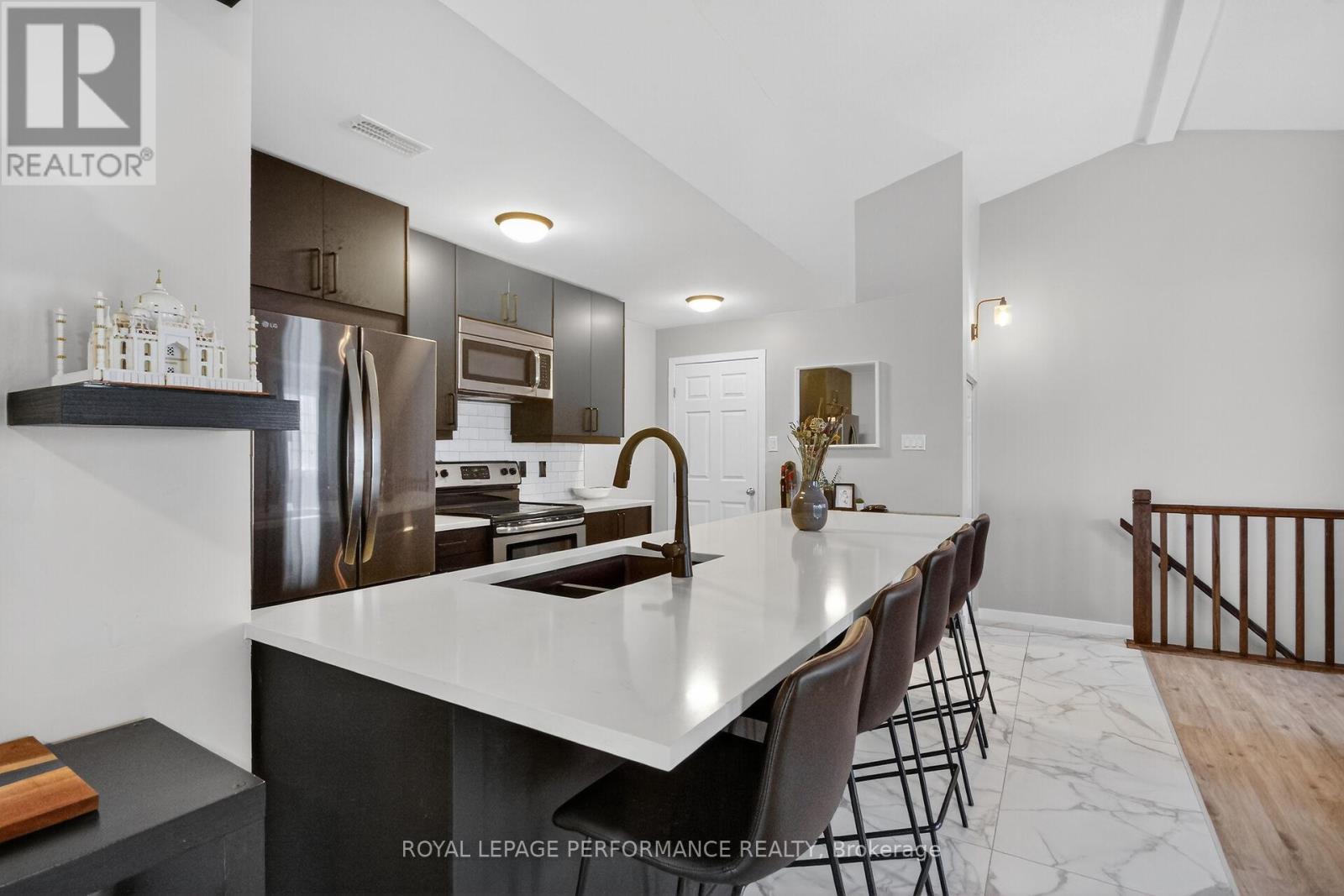 C - 100 Artesa Private