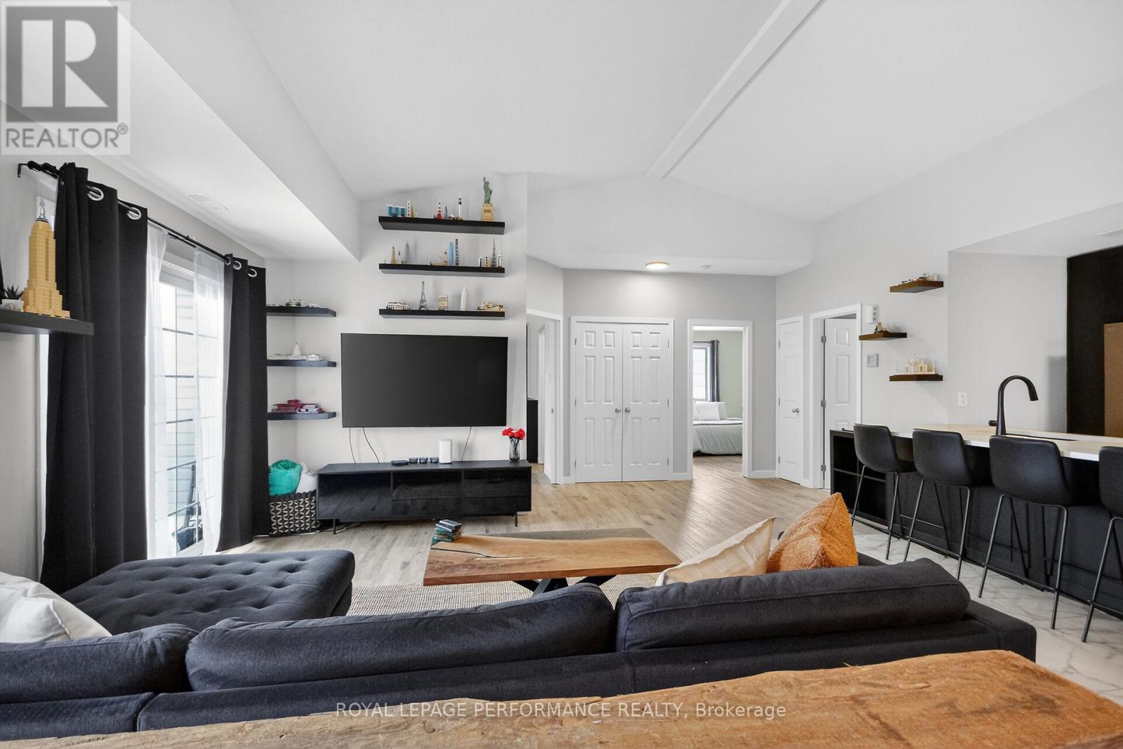 C - 100 Artesa Private