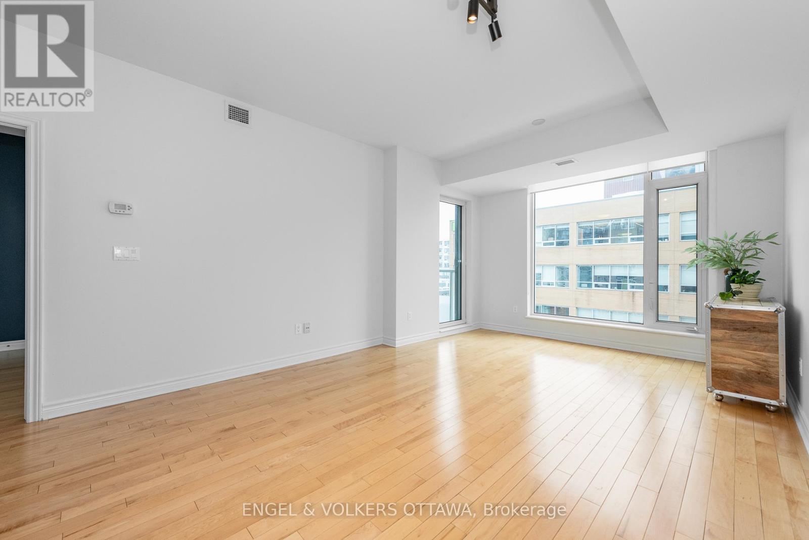 312 - 575 Byron Avenue