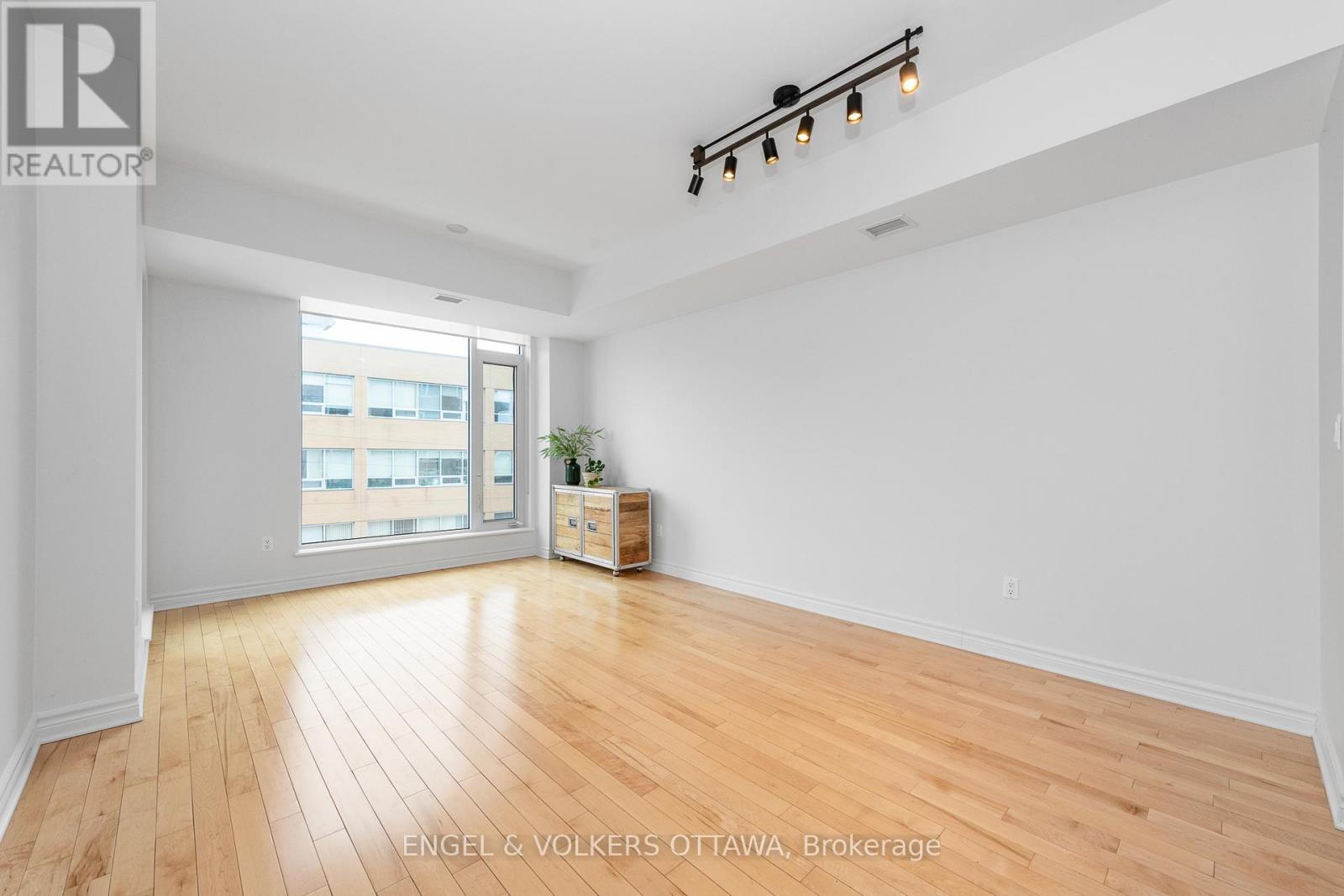 312 - 575 Byron Avenue