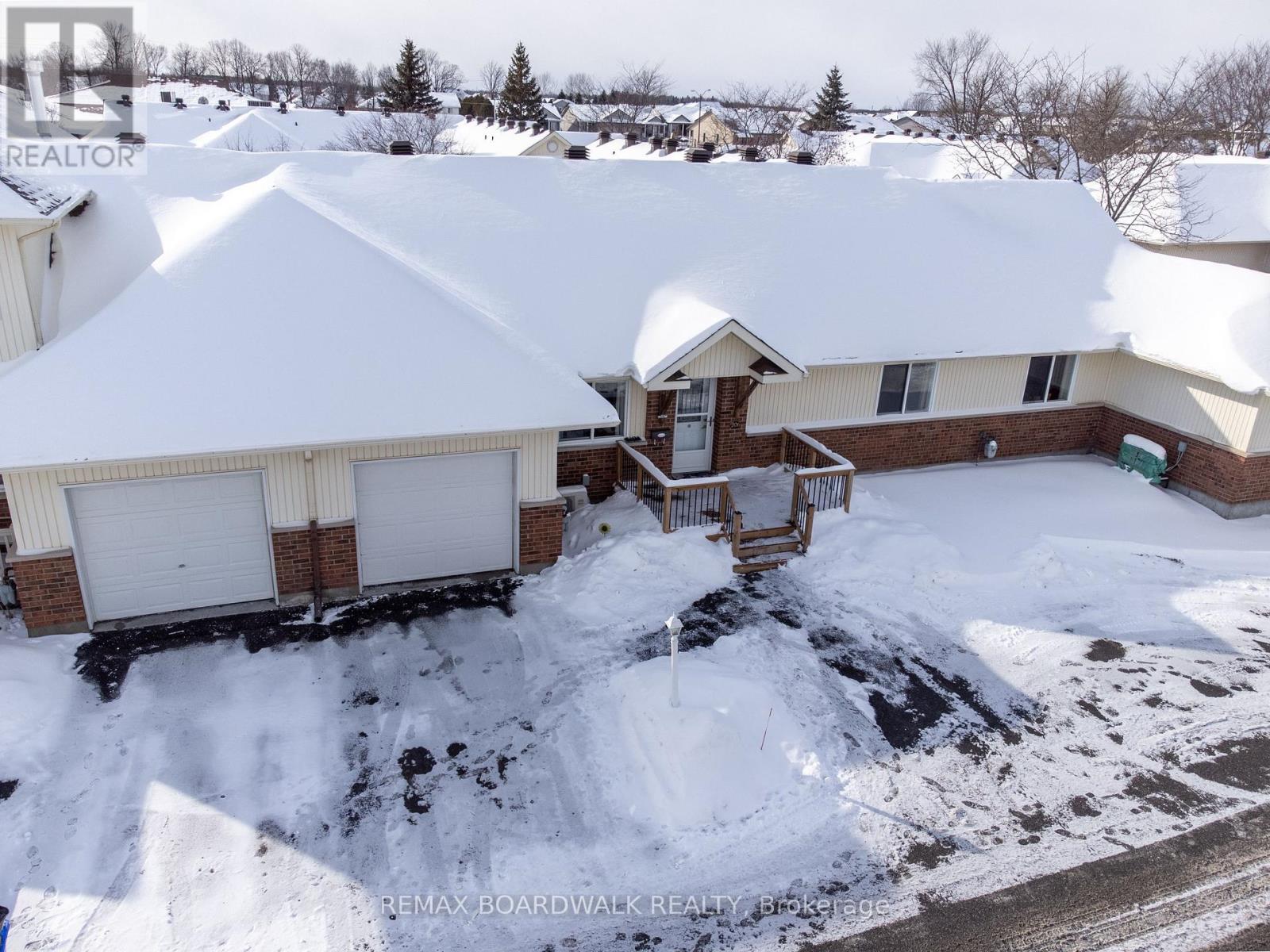 206 Oak Leaf Private