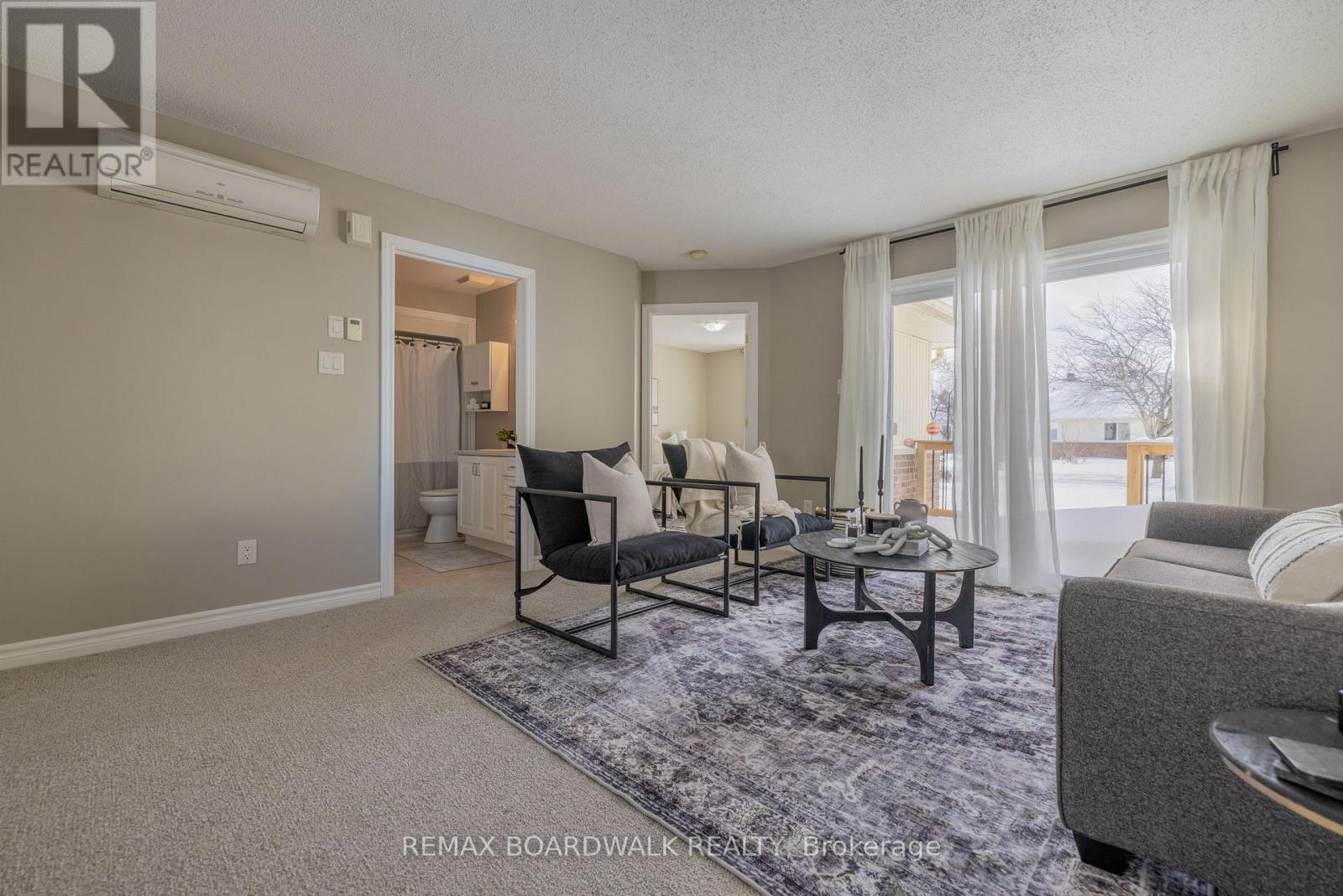 206 Oak Leaf Private